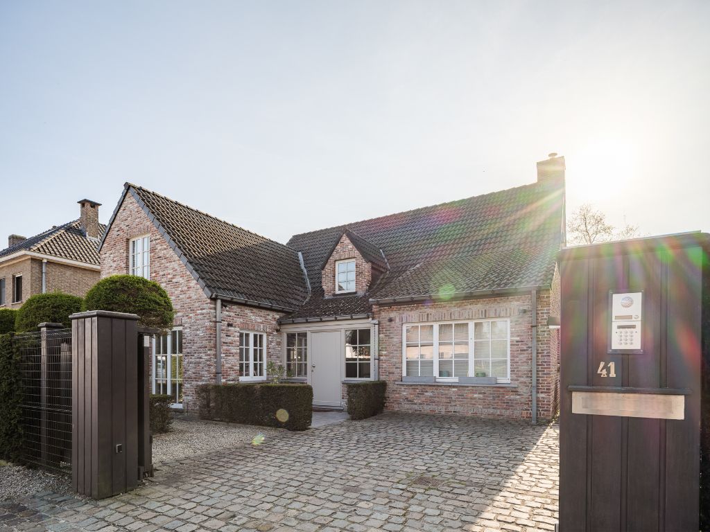 Instapklare, vrijstaande woning met zwembad op een zonnig perceel, drie slaapkamers en de mogelijkheid voor een praktijkruimte in een rustige omgeving. foto 31