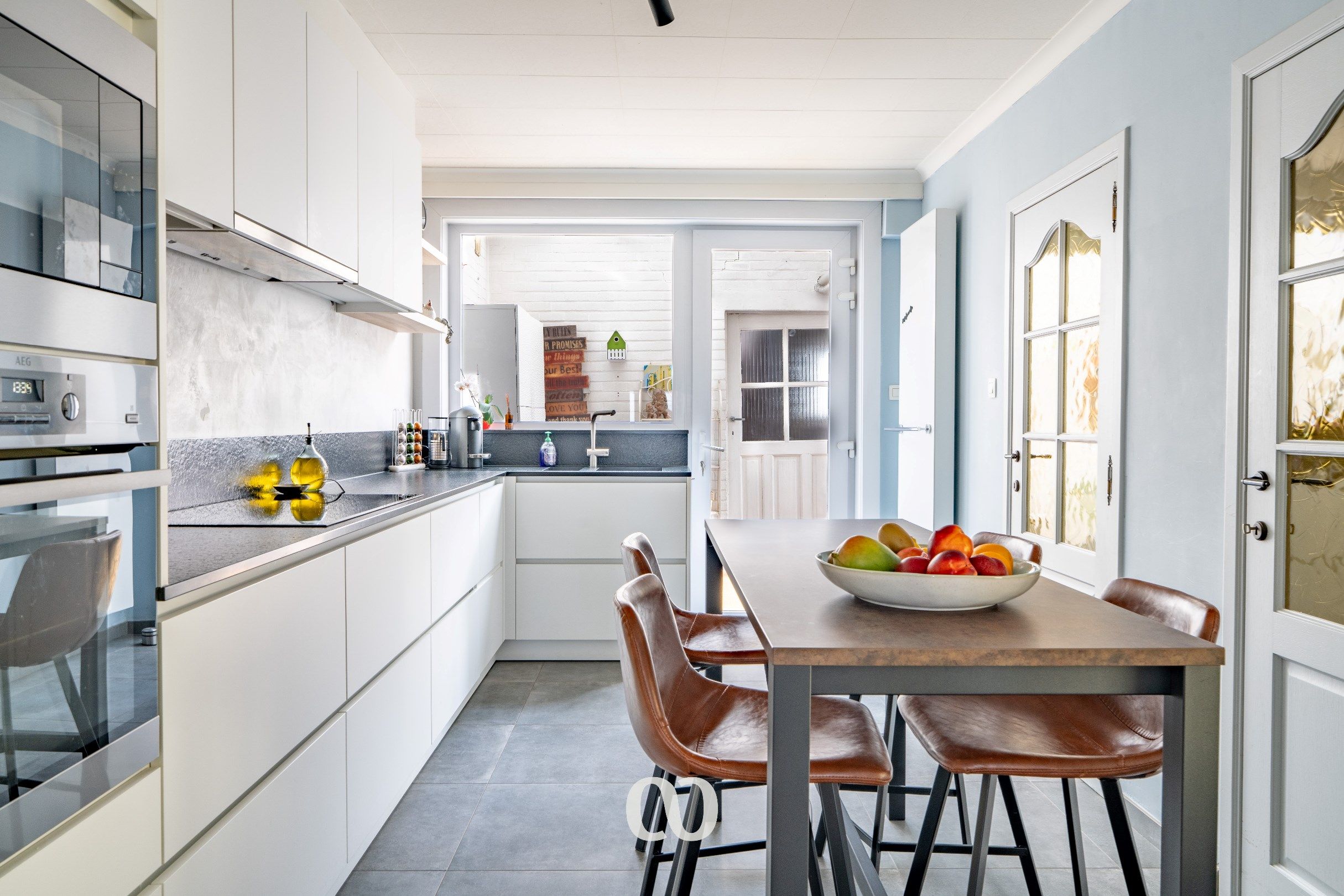 Ruime gerenoveerde woning met 4 slaapkamers in centrum Eine foto 3