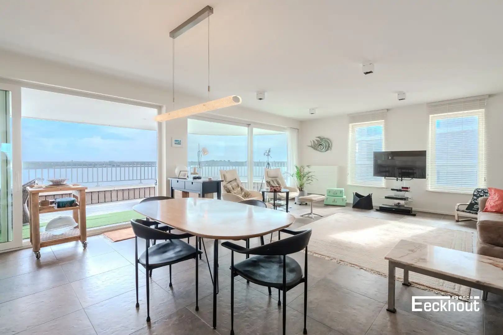 Zeer ruime penthouse (124m²) met 2 terrassen, 3 ruime slaapkamers en een uitnemend uitzicht aan de Spuikom! foto 2