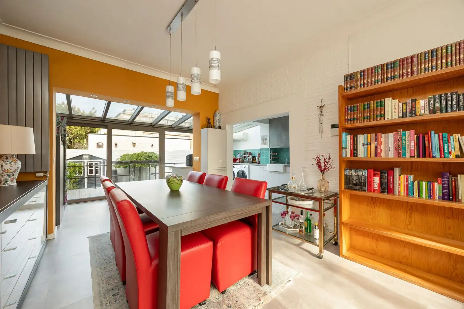 Gerenoveerde woning met 3 slaapkamers in rustige vogeltjes-wijk foto 5