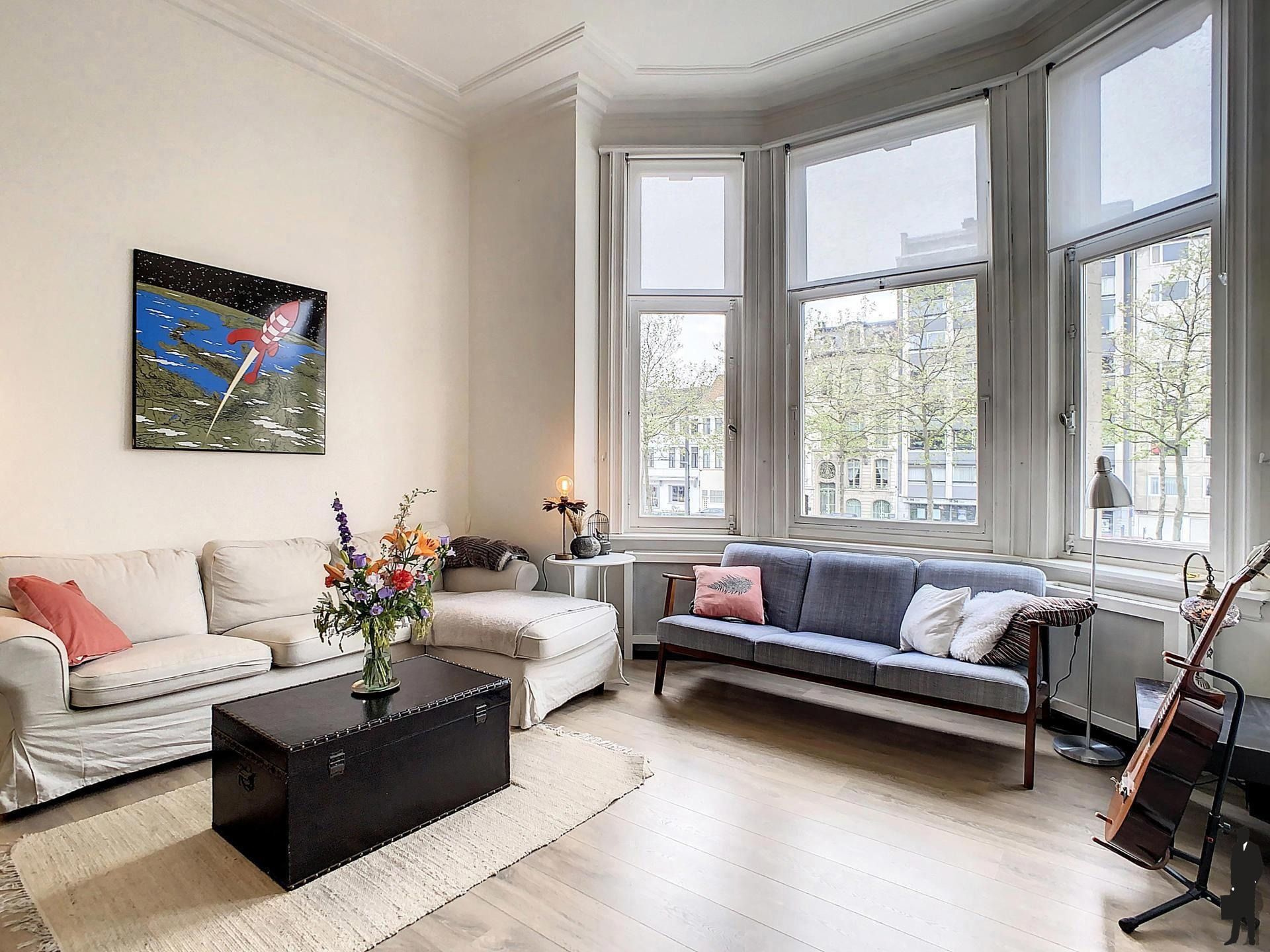 Authentiek appartement in Art Nouveau stijl. foto {{pictureIndex}}