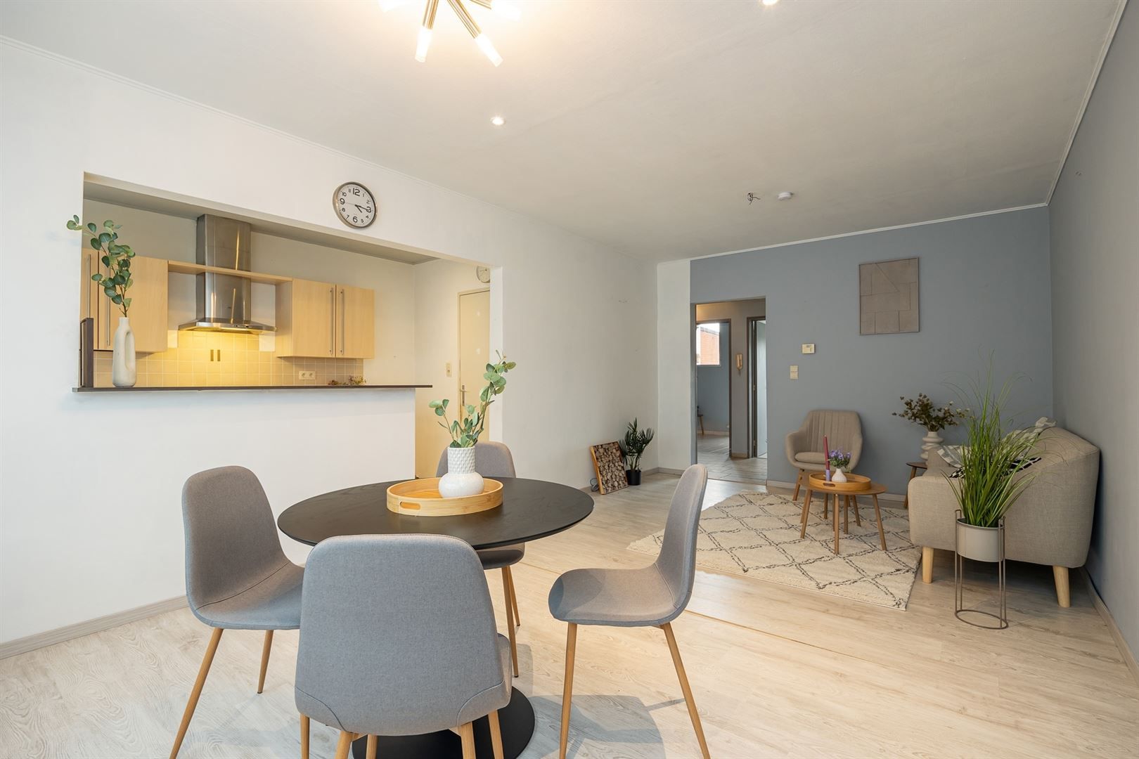 Gelijkvloers appartement met tuin en garage foto {{pictureIndex}}