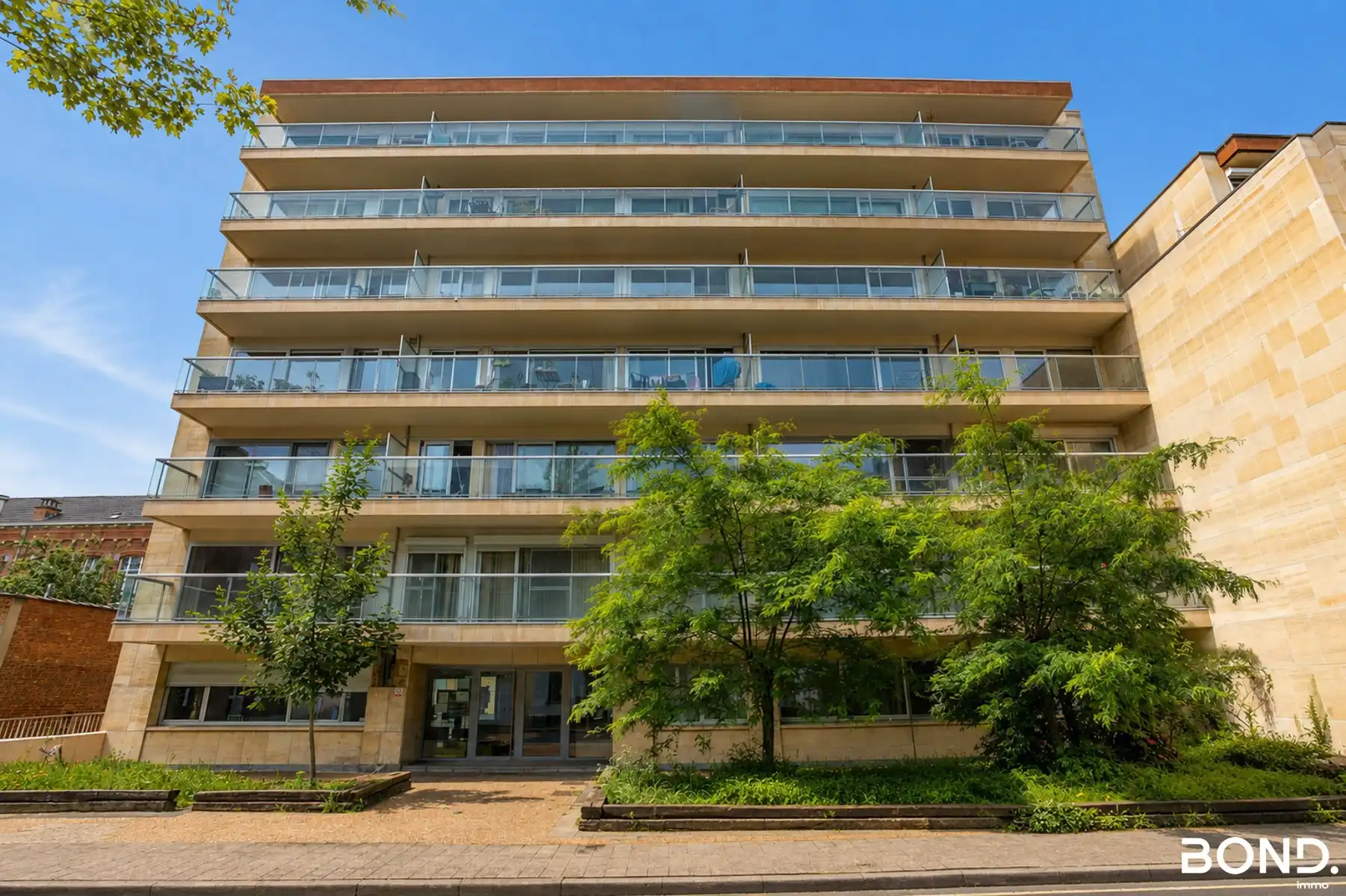Instapklaar 2-slaapkamerappartement met terras, en parking foto 18