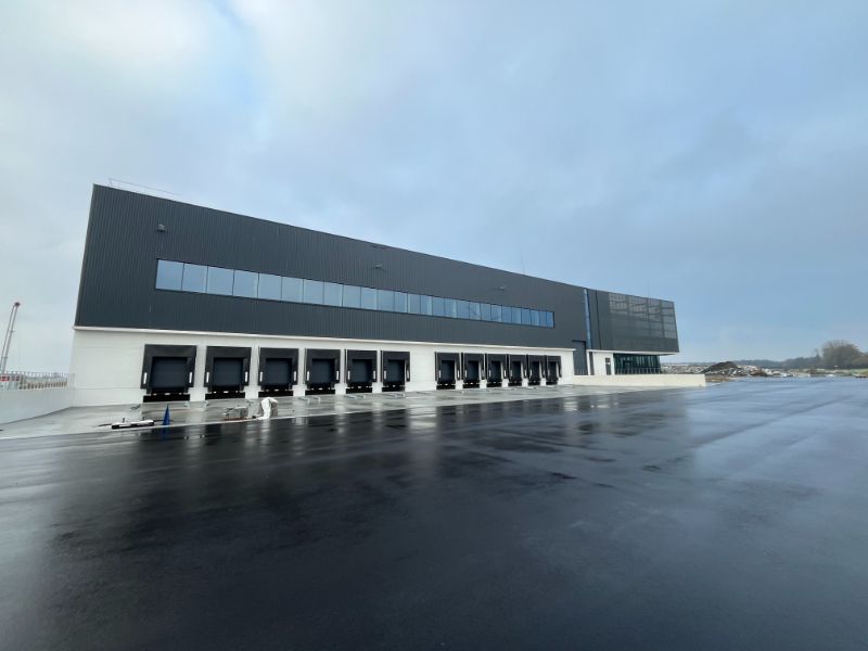 Logistiek gebouw te huur foto {{pictureIndex}}