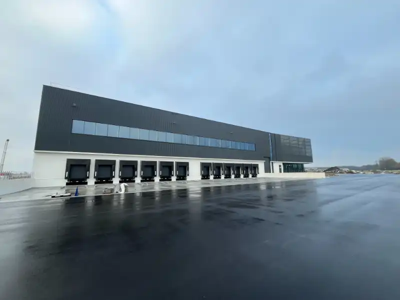 Logistiek gebouw te huur foto {{pictureIndex}}