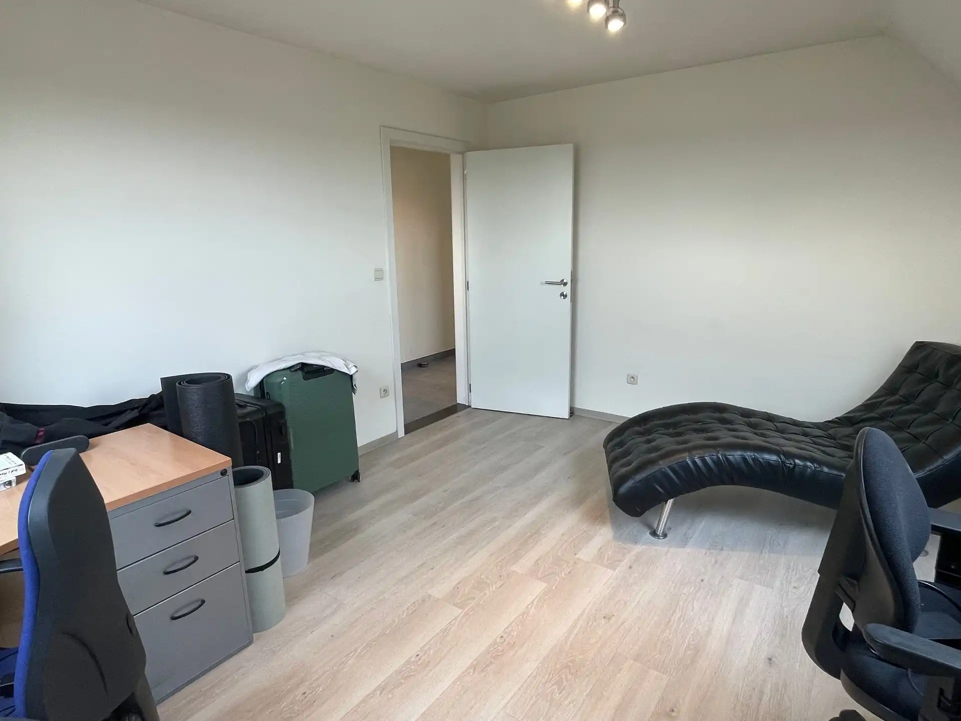 Gunstig gelegen en uitzonderlijk ruim gezellig appartement. foto 24