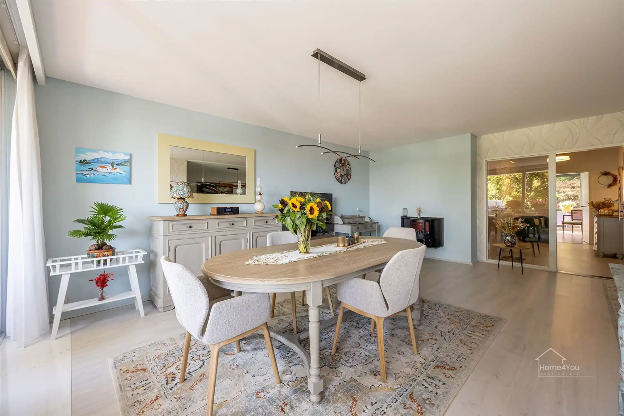 Instapklaar 2-Slaapk Appartement, terras en garagebox foto 4