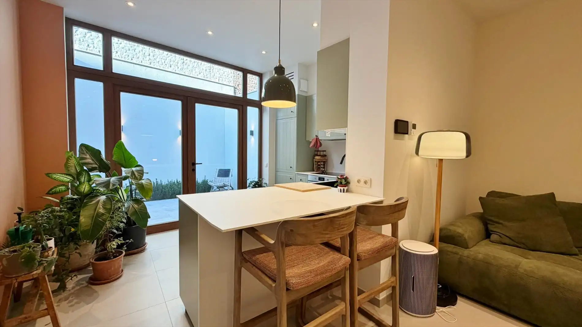 Volledig vernieuwde en energiezuinige stadswoning met 2 terrassen in de stadskern. foto 4