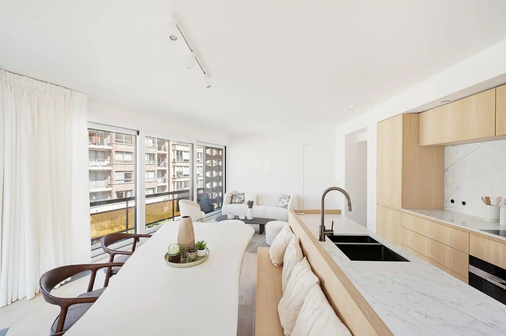 Lichtrijk 3-slaapkamer appartement centraal gelegen. foto 9