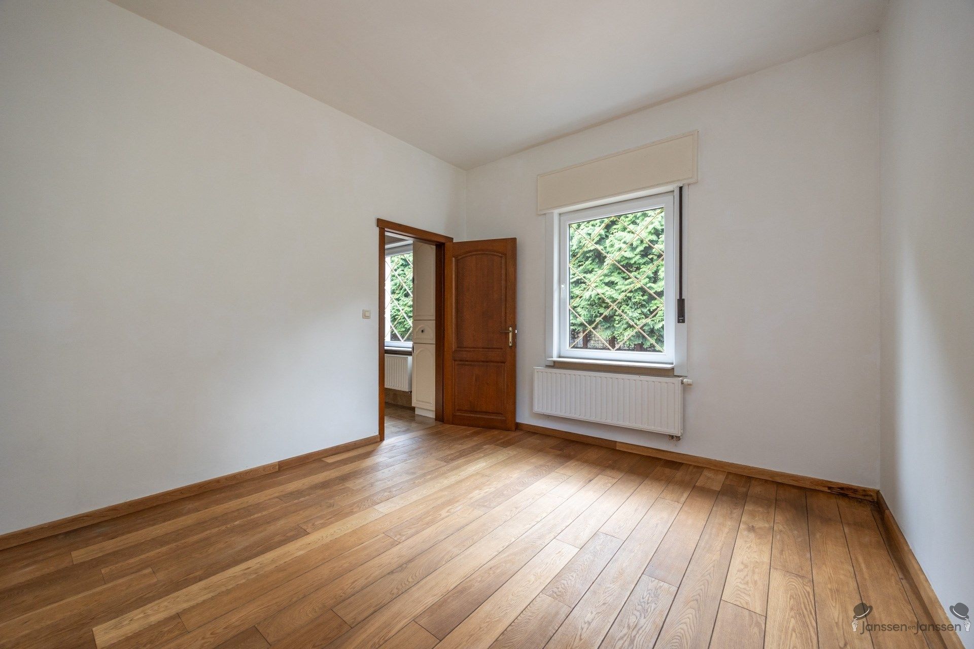 Villa met prachtige uitbouw op een zonovergoten perceel van 3.075 m². foto 15