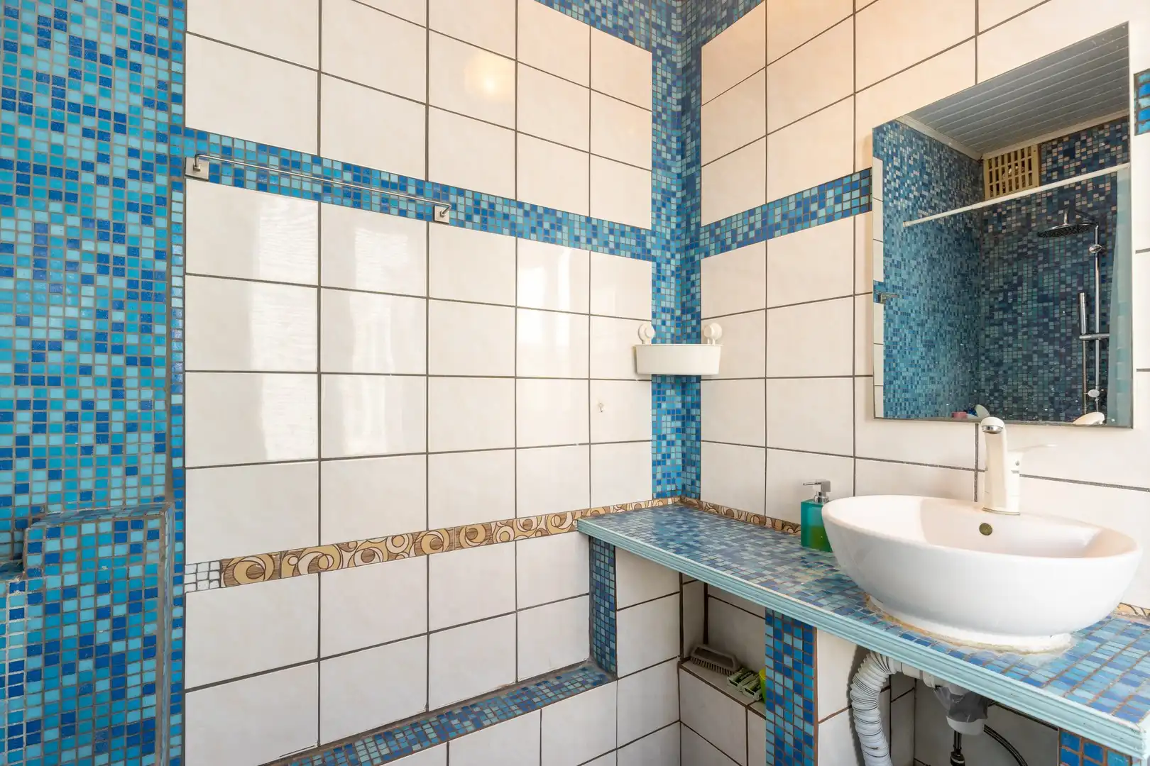 Woning met 4 slaapkamers en tuin op goede locatie foto 9