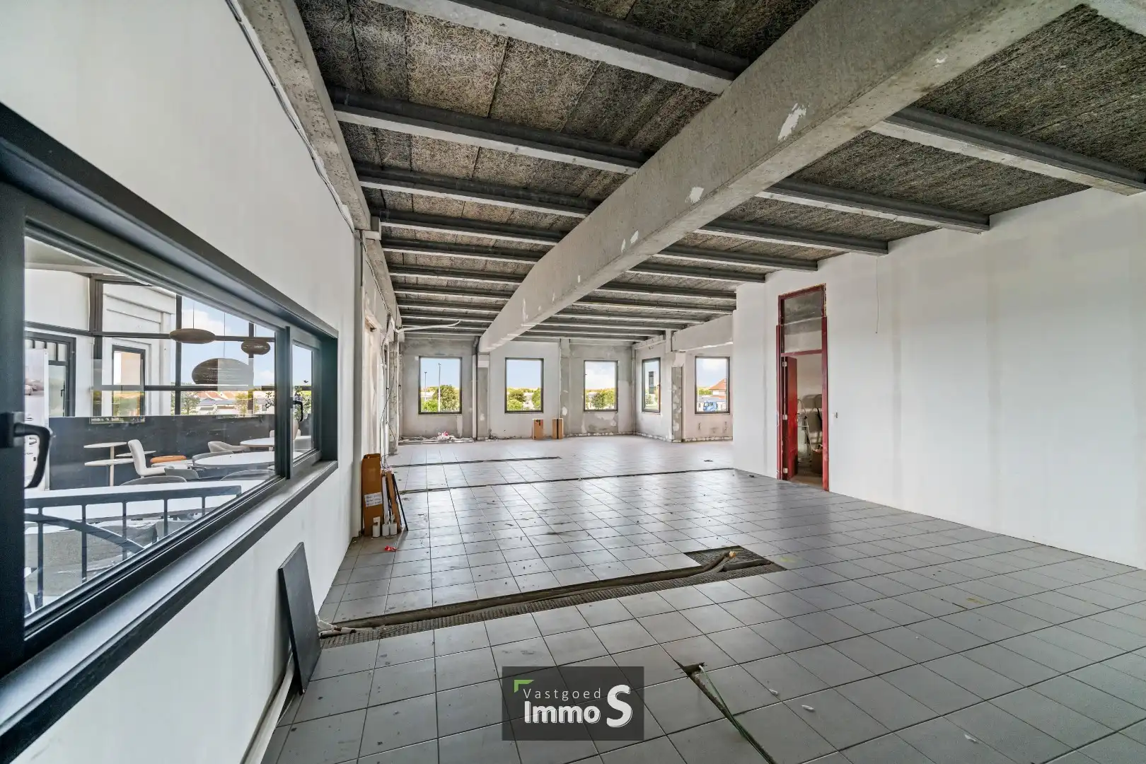 Instapklaar handelspand met sterke visibiliteit op commerciële ligging foto 13