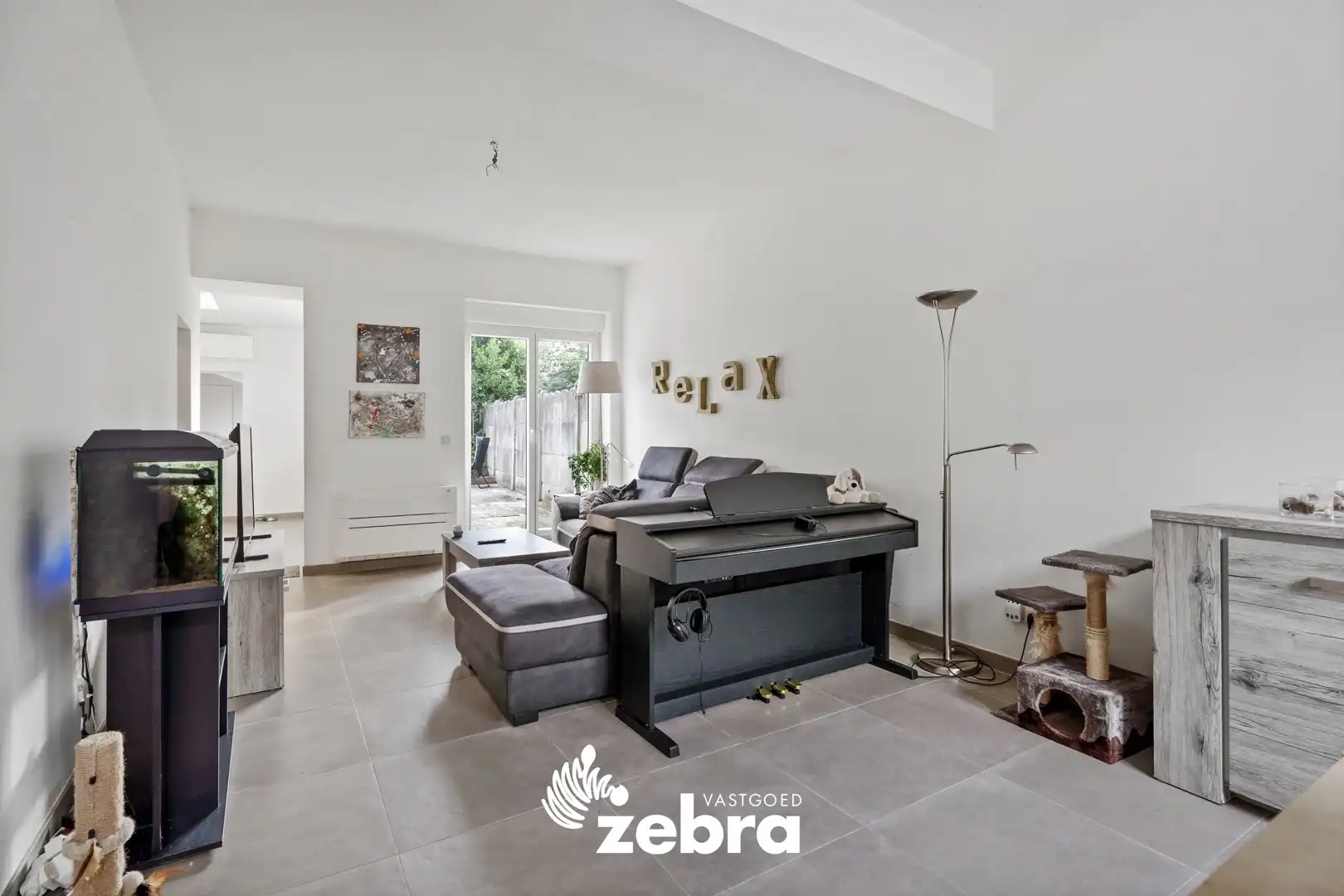 Gerenoveerde woning met 4 slaapkamers en garage te Roesbrugge! foto {{pictureIndex}}