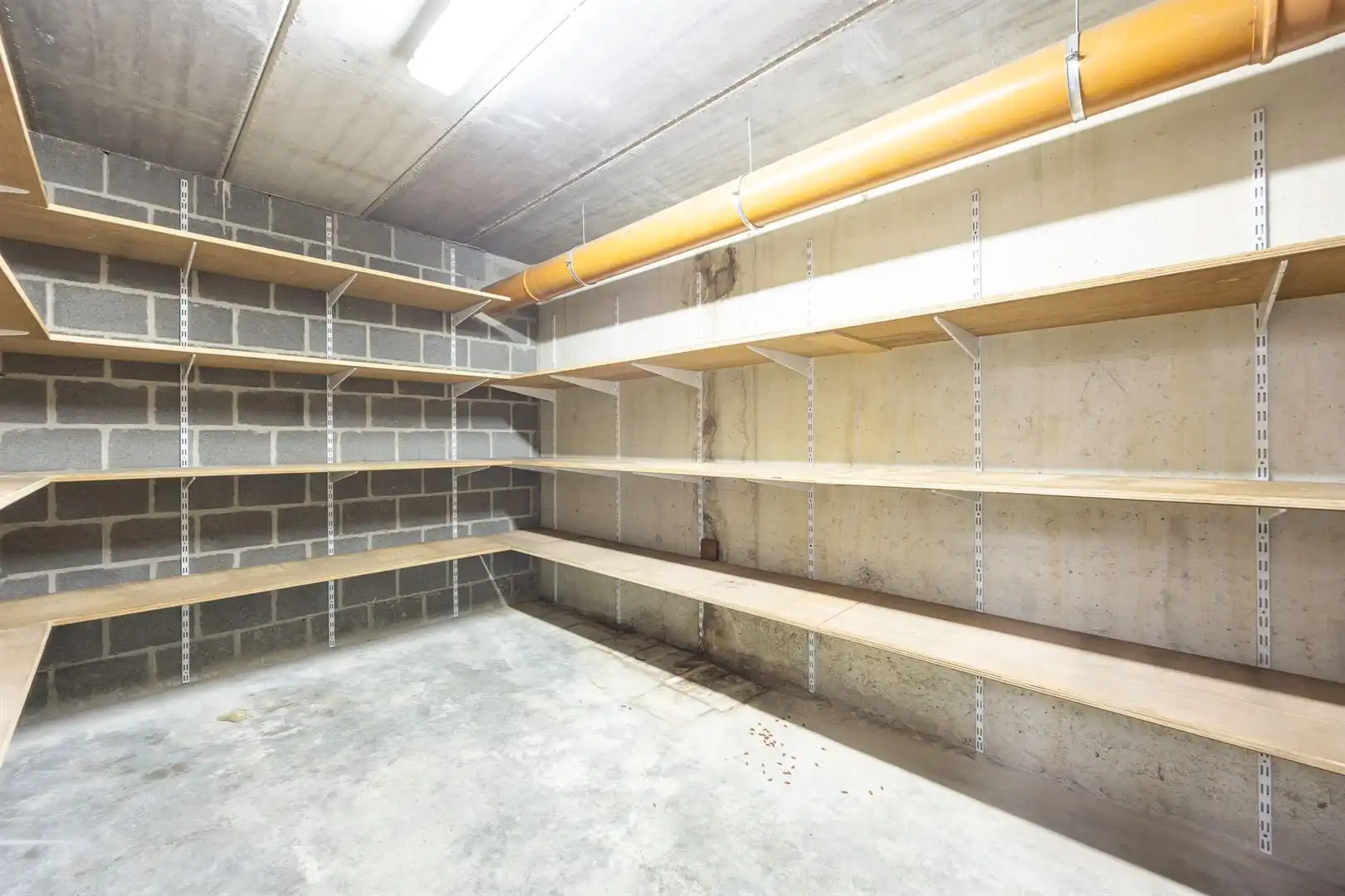 Gemeubelde penthouse in hartje Brasschaat foto 21