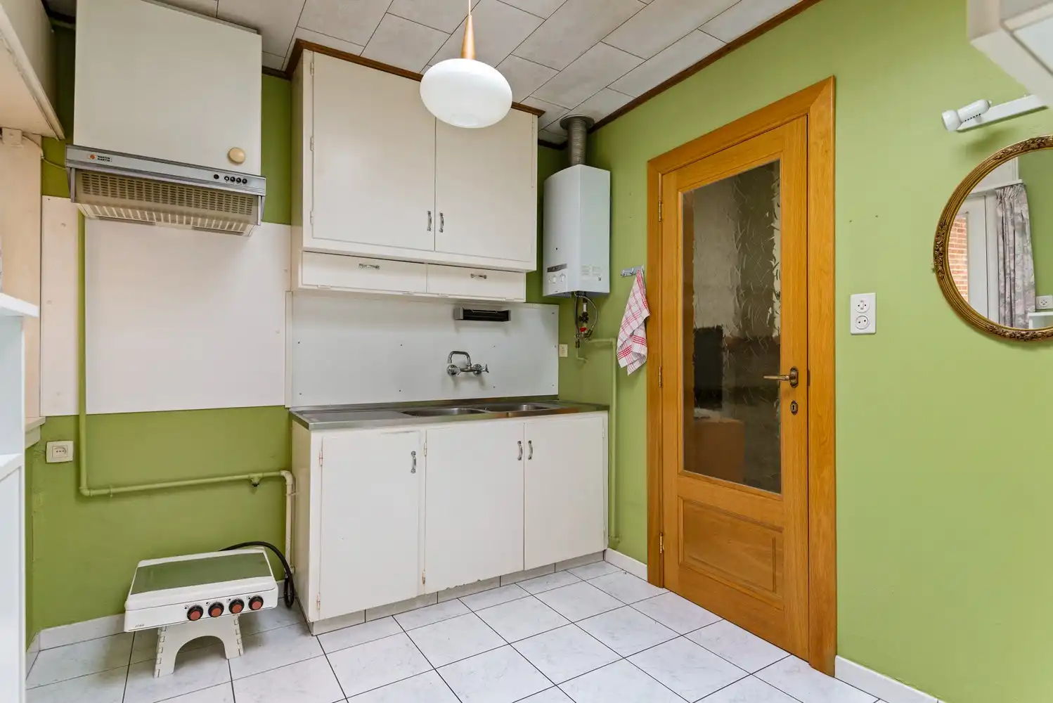 Te renoveren woning met 3 slaapkamers, veel potentieel en een groene tuin in Lier! foto 12