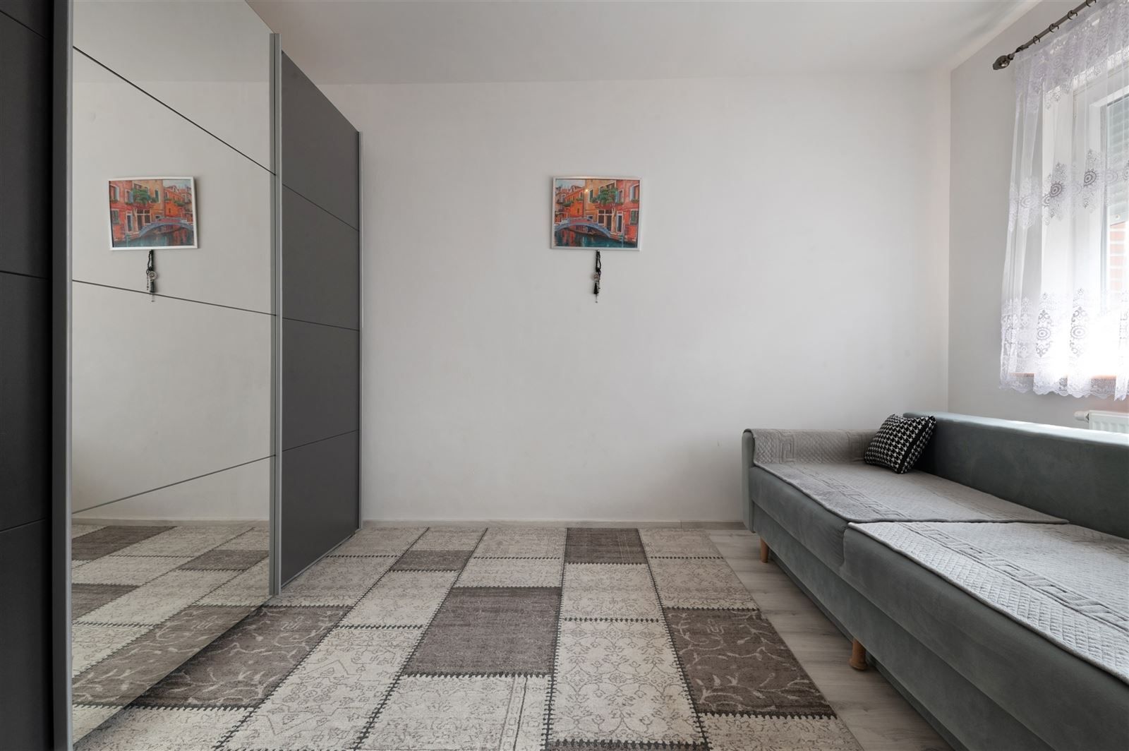 Modern afgewerkte en gerenoveerde gezinswonig met tuin op 2are93 foto 10