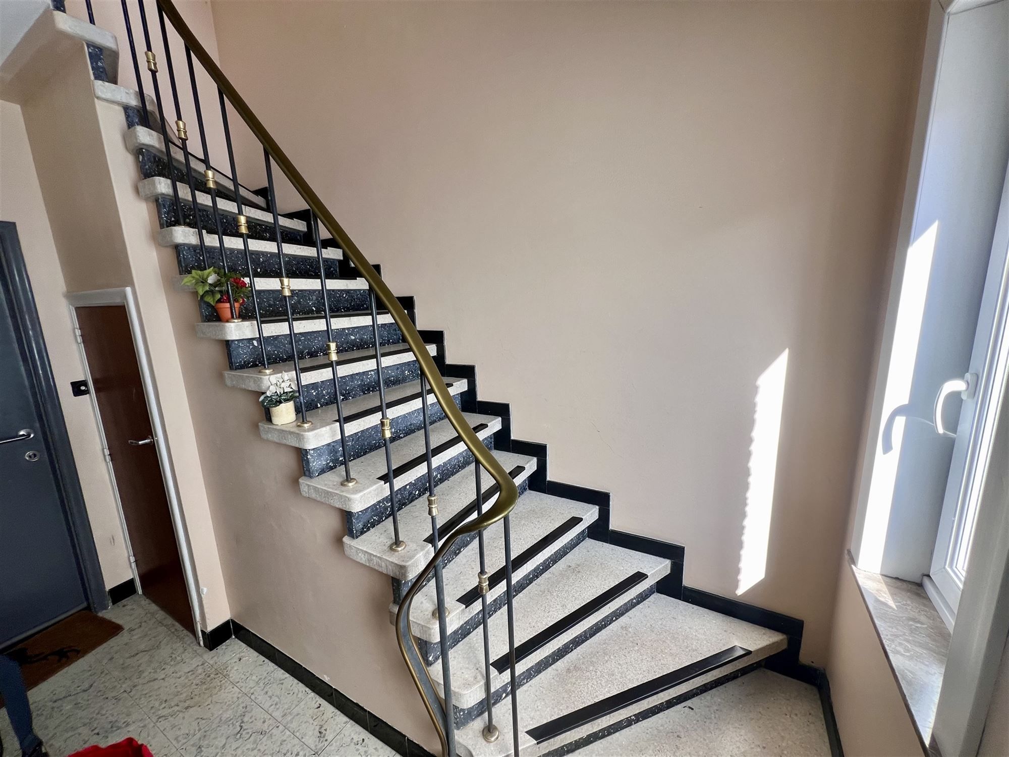 Ruim en verrassend driegevel dakappartement van 105 m² foto 3