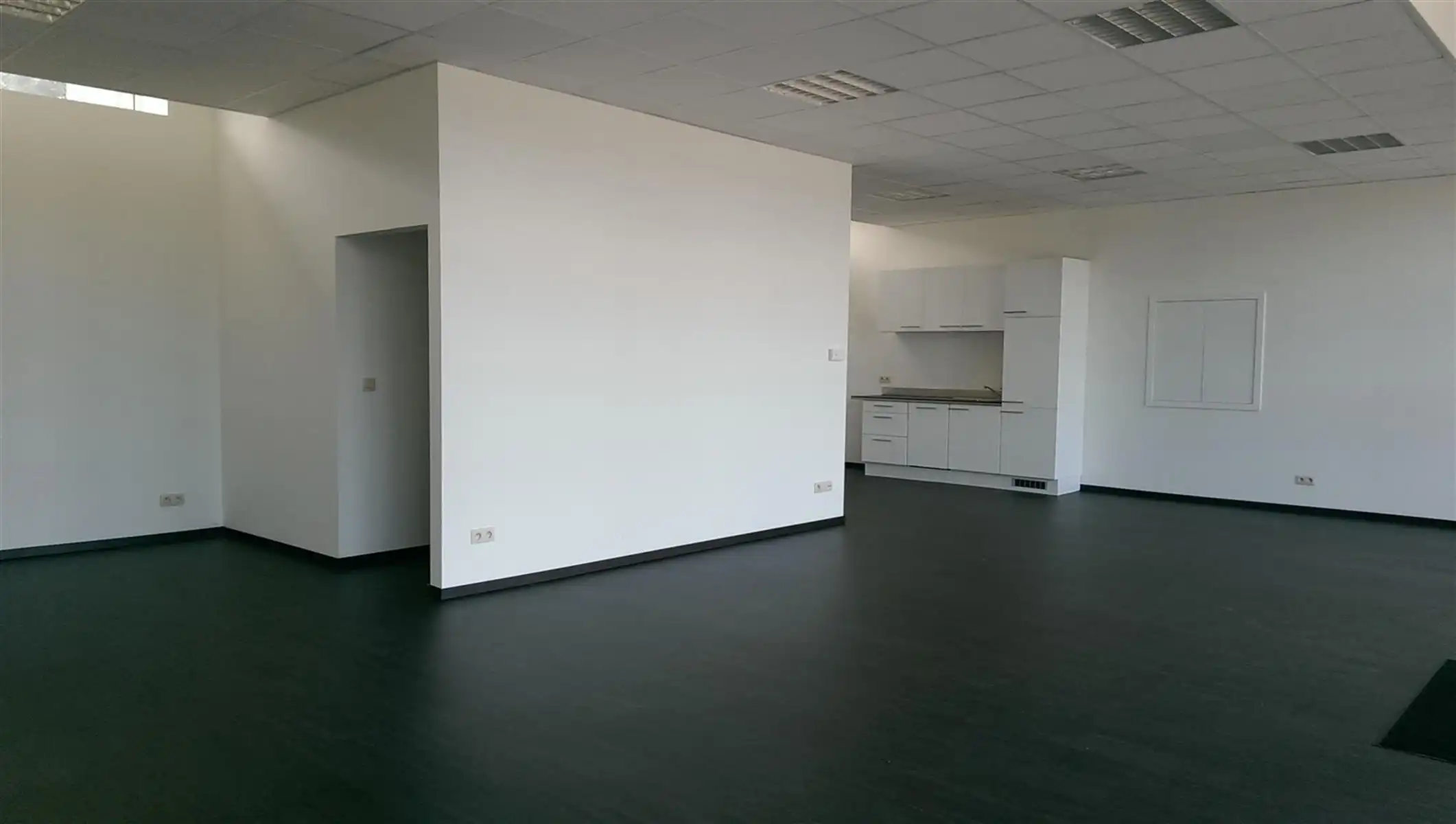 Verzorgde handelsruimte met parkeergelegenheid foto 7