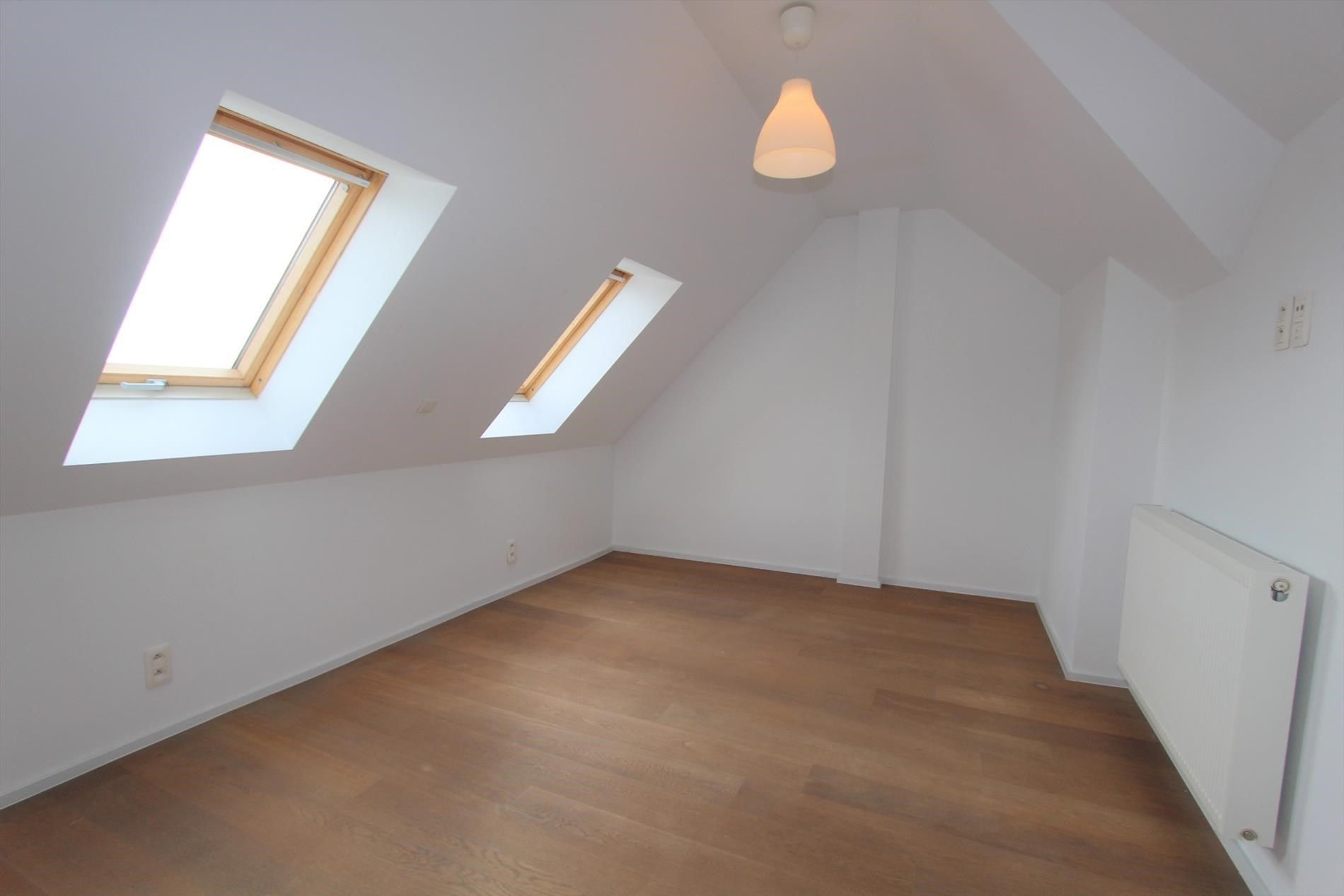DESIGN APPARTEMENT MET GEZELLIG TERRAS EN PRIVATE PARKING foto 7
