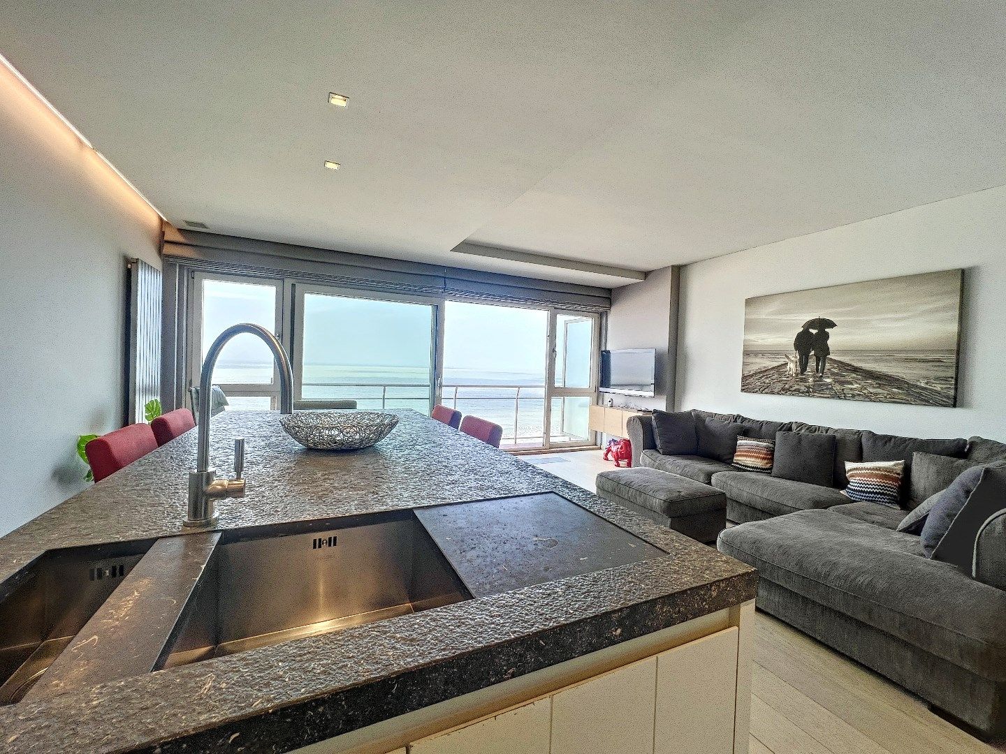 Schitterend vernieuwd 2 SLPK AP met zicht op zee foto 13