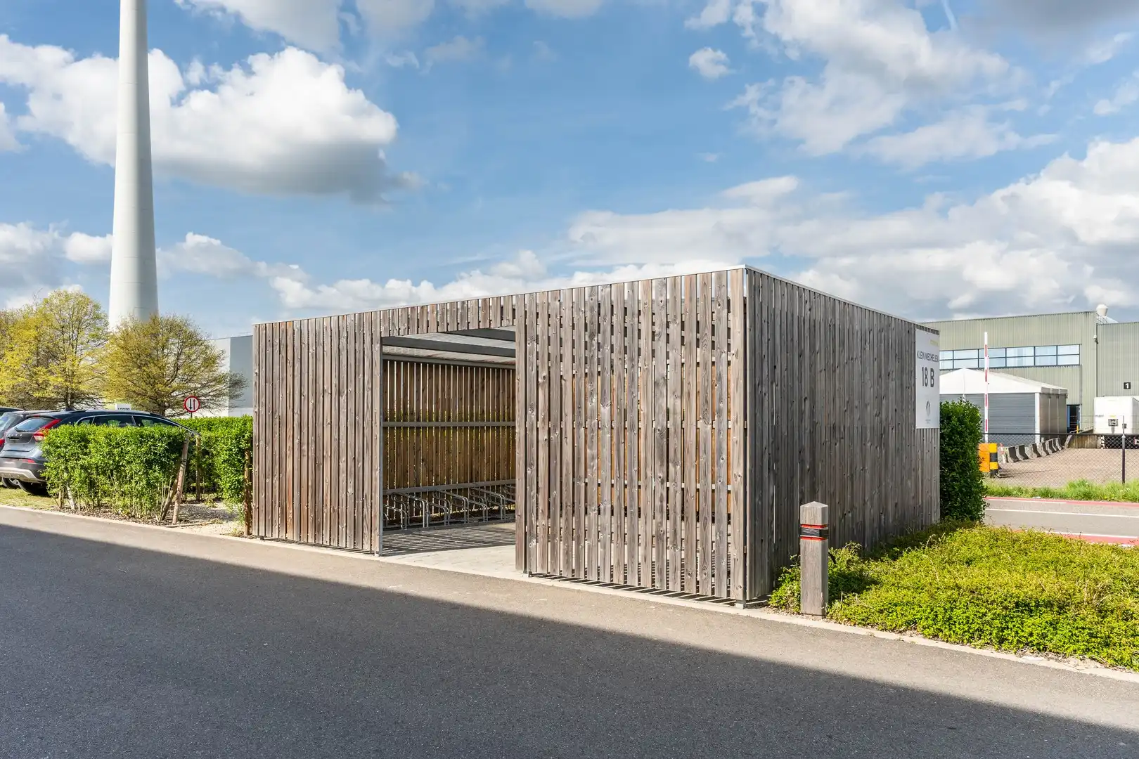 KMO-unit van 253 m² met 3 parkeerplaatsen en vergunde conciërgewoning foto 6