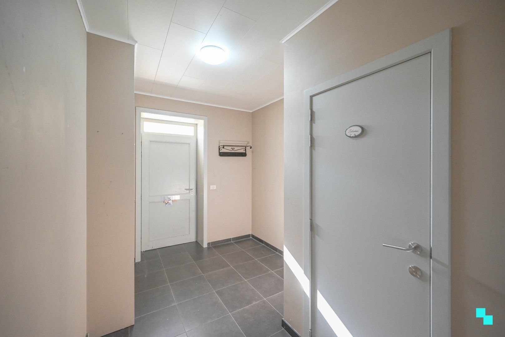 Goed onderhouden woning in het centrum van Oostrozebeke! foto 11