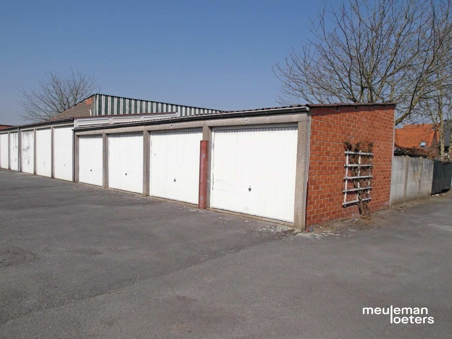 Bovengrondse garagebox op centrale ligging foto {{pictureIndex}}