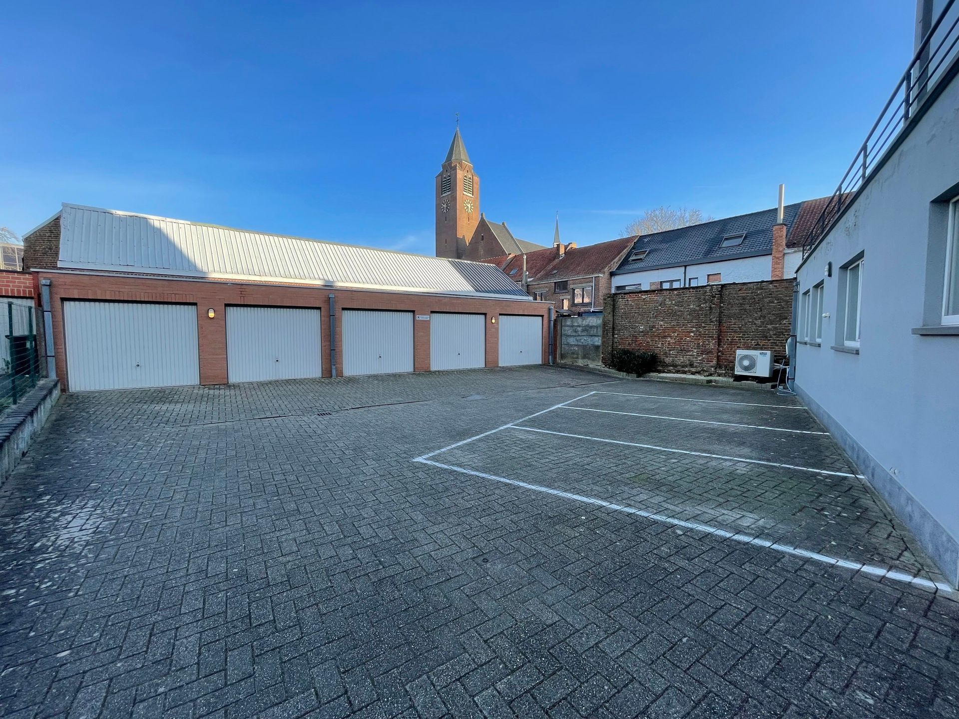 EREMBODEGEM - Gerenoveerd appartement in het centrum. foto 17