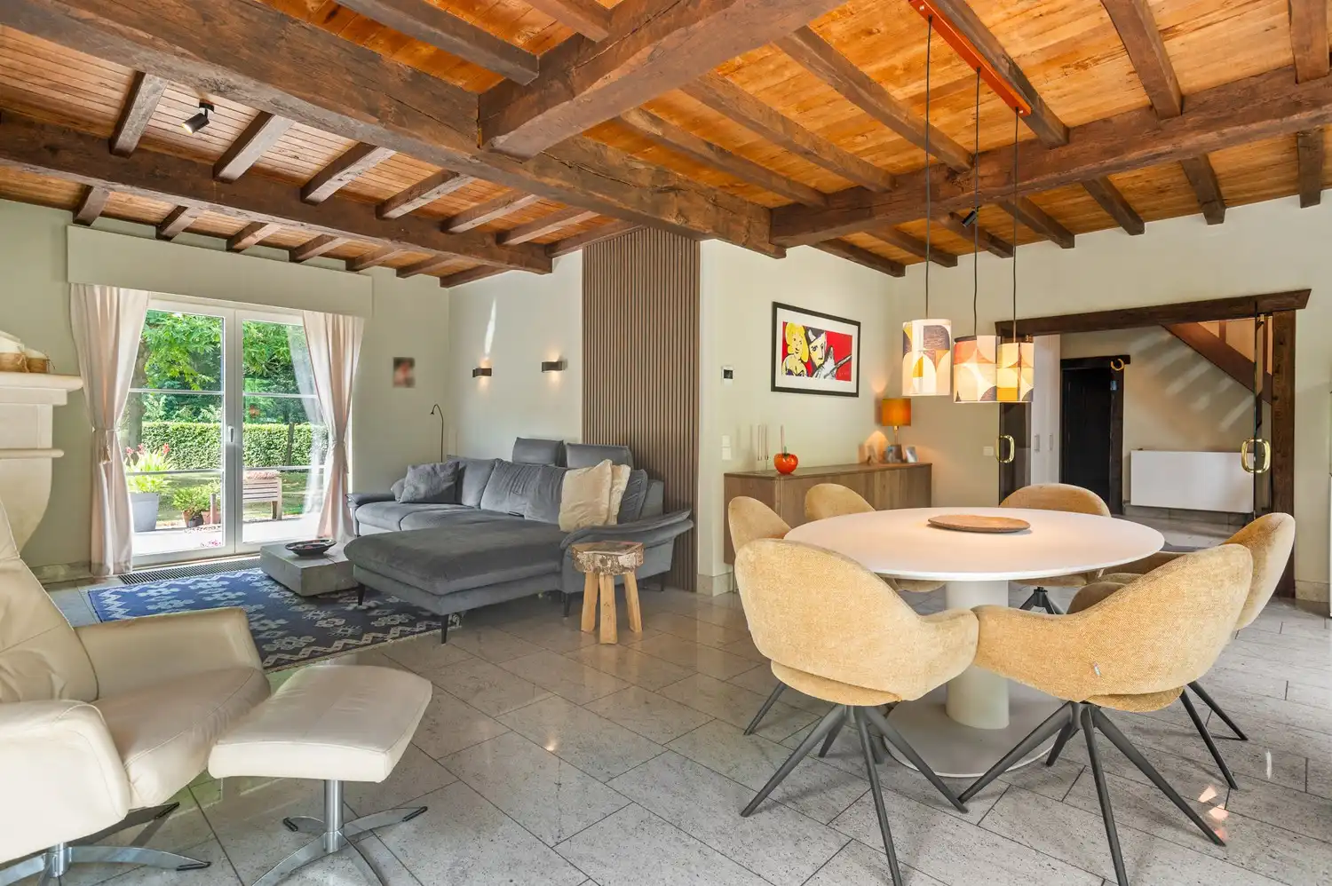 Instapklare, volledig gerenoveerde woning met 3 slaapkamers, bijgebouw en prachtige tuin foto 5