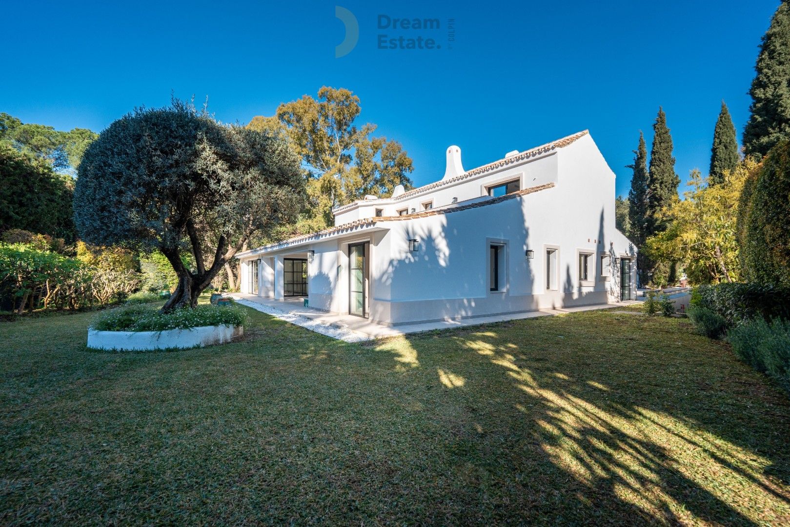 Gerenoveerde chique villa te Benahavis omgeven door een prachtig landschap. foto 26