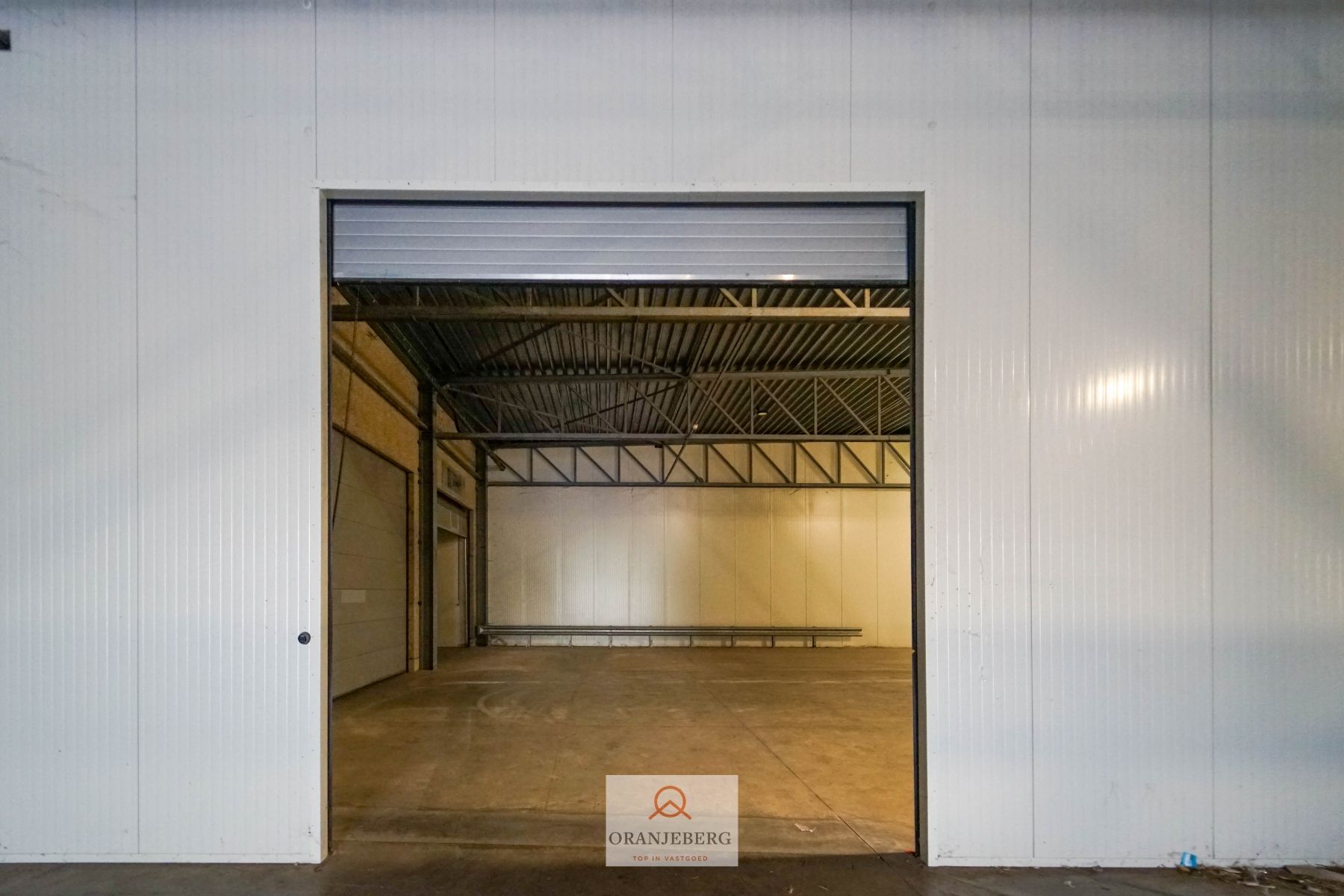 Groot magazijn (853m²) Te Huur met hoge bereikbaarheid vlakbij R4 foto 10
