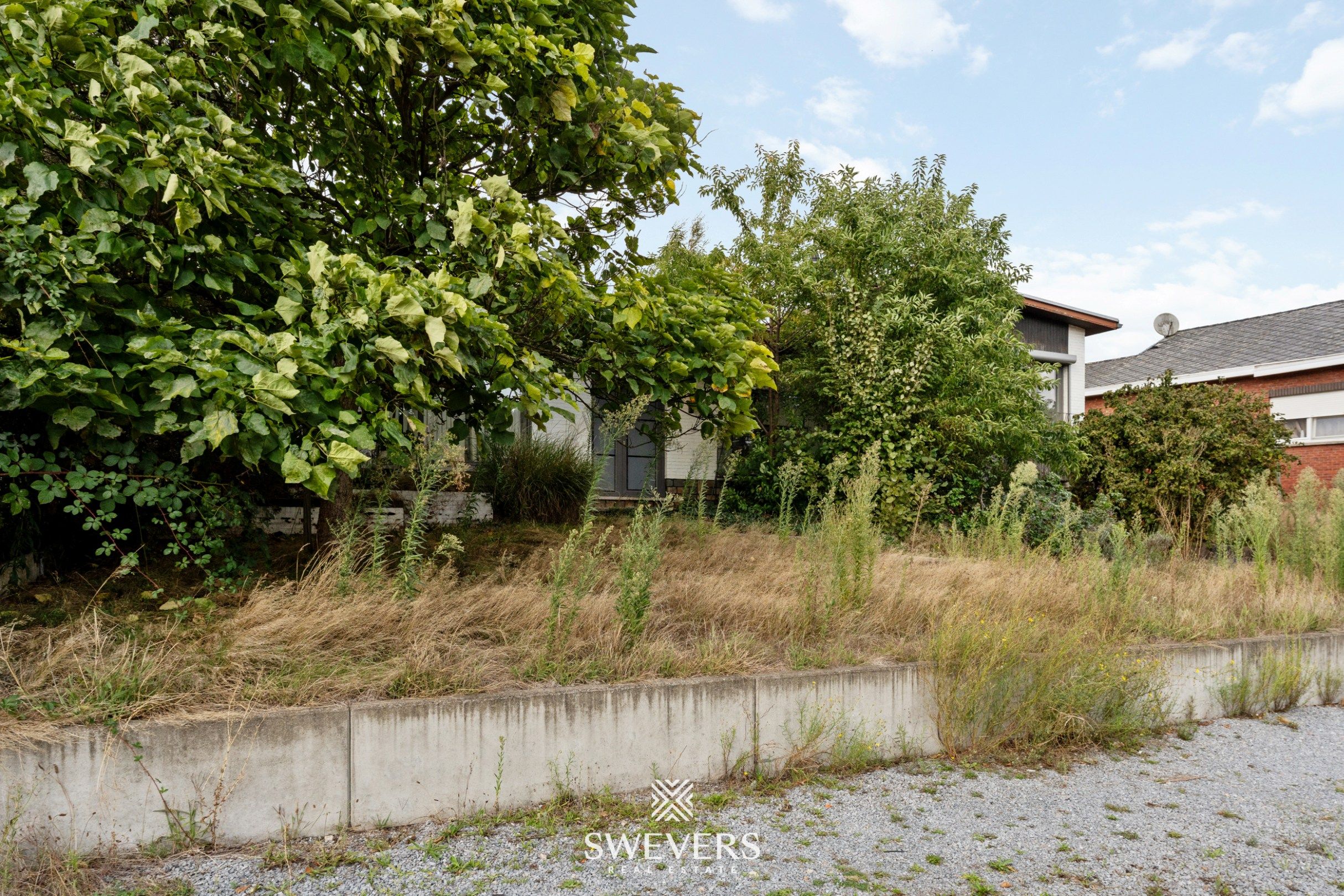 Te renoveren woning met 3 slaapkamers en hangar  foto 37