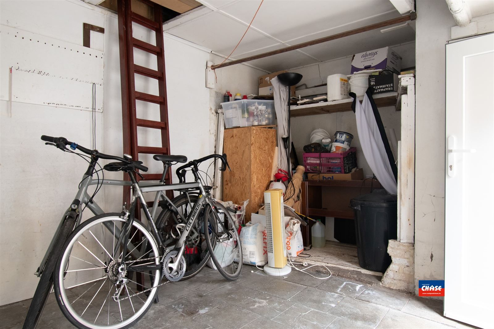 Te renoveren starterswoning met 2 slaapkamers en koertje foto 10