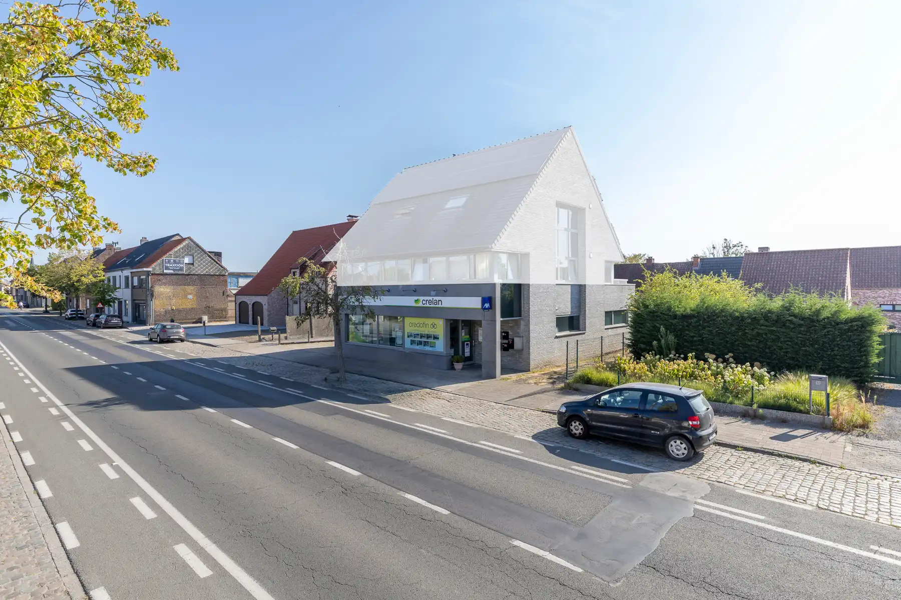 Kantoorgebouw te koop in Waarschoot – uitstekende ligging en energiezuinig! foto {{pictureIndex}}