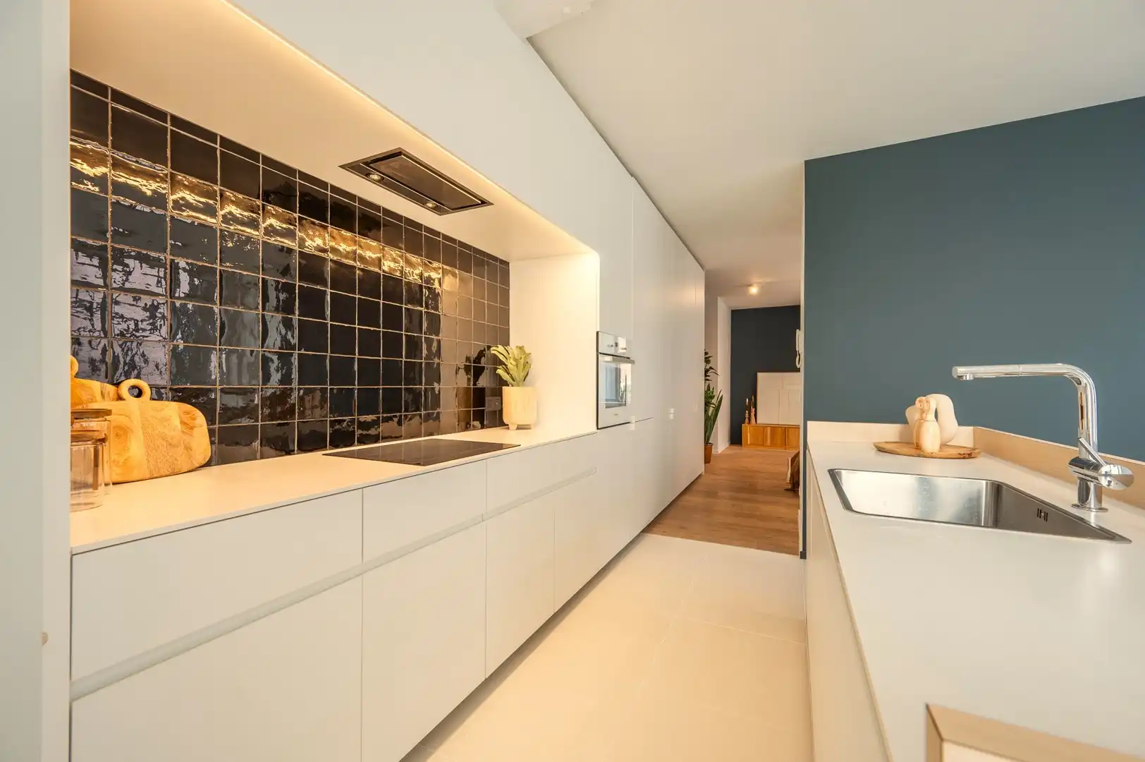 Stijlvol gerenoveerde hoekwoning met aparte duplex studio op topligging foto 3
