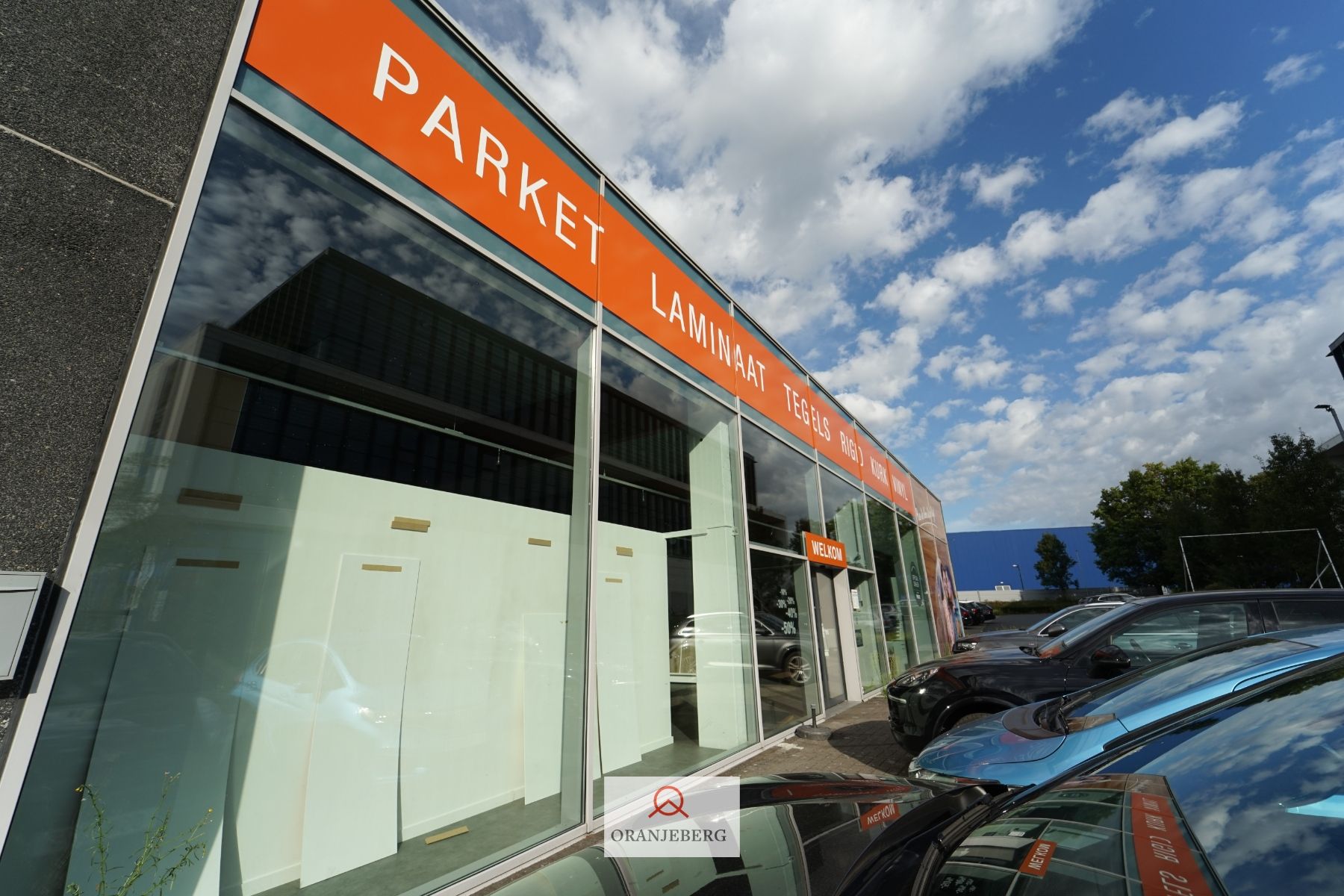 In de schaduw van de IKEA: winkel-magazijn van 750 m² +P! foto 35