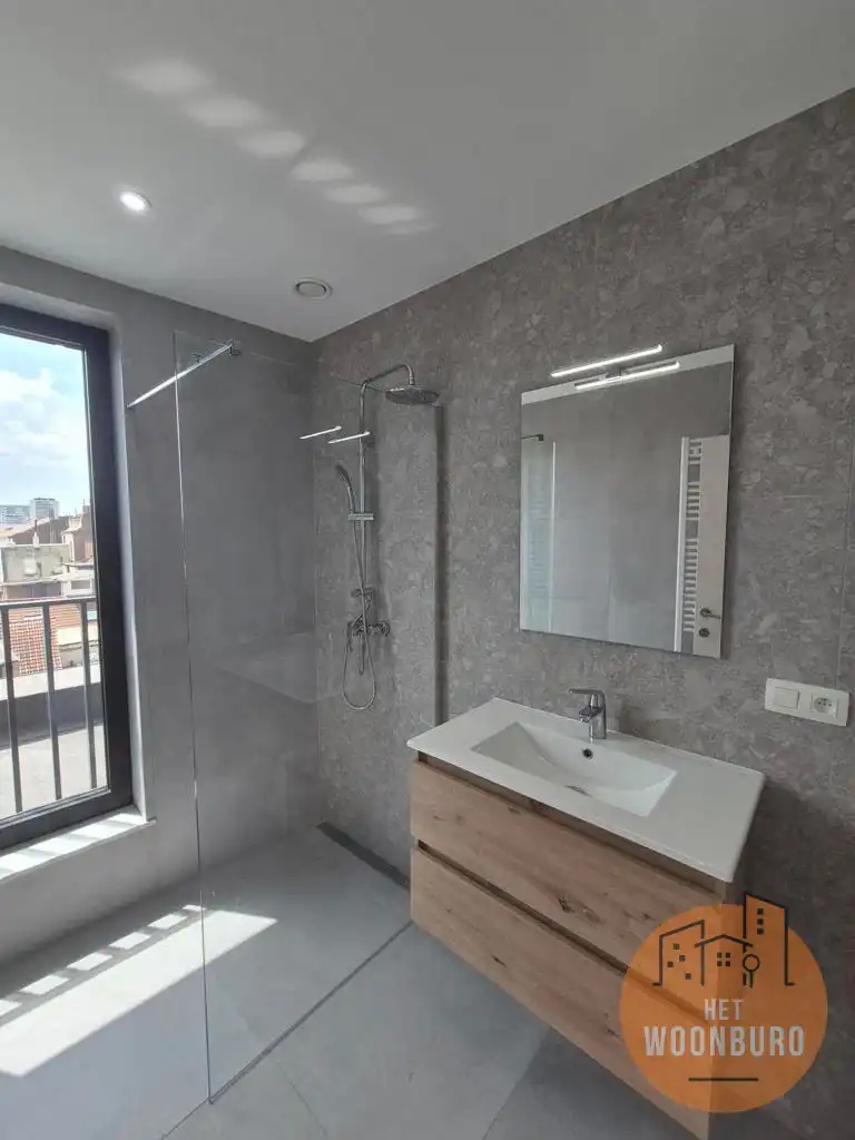 Nieuwbouw penthouse met 3 slpks, terras en kelder foto 10