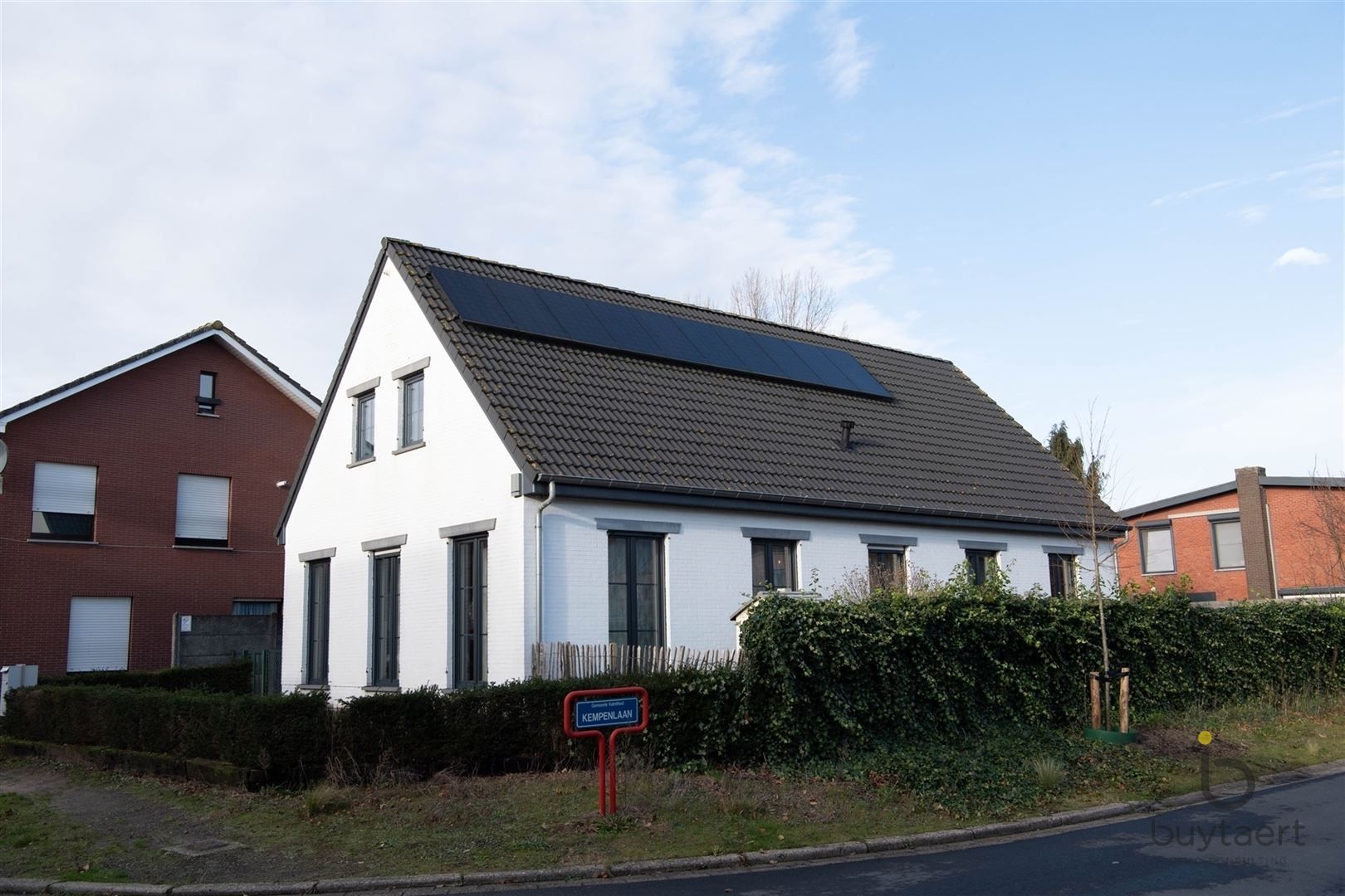 Ruime vrijstaande woning met dubbele inpandige garage! foto {{pictureIndex}}