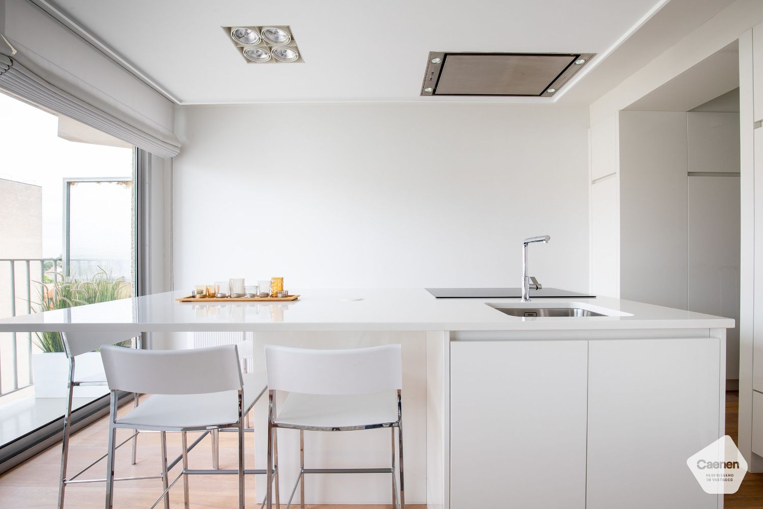 Fantastisch gerenoveerd hoekappartement met 1 slaapkamer foto 3
