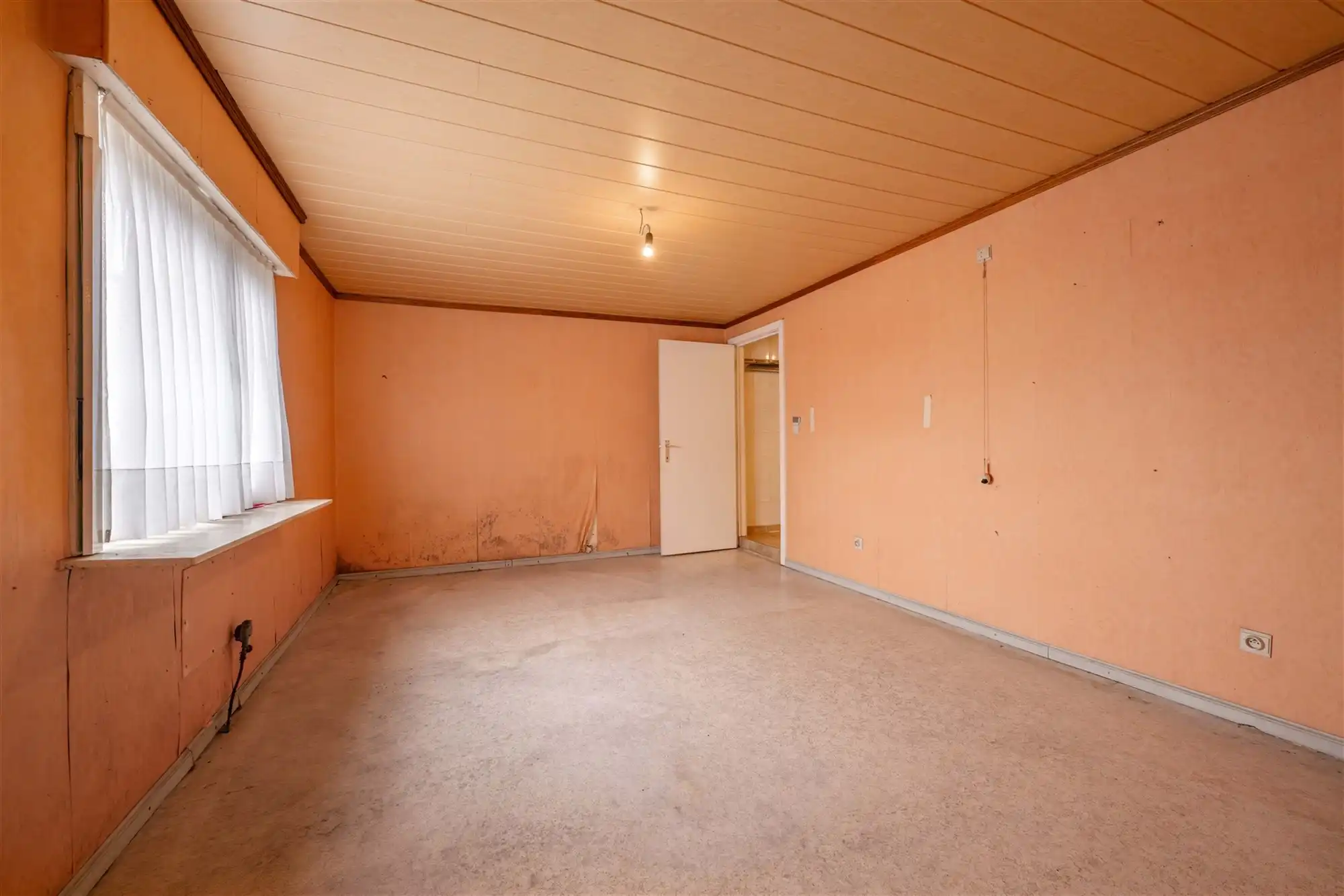 Vrijstaande woning met bijgebouwen op 2633 m² foto 8