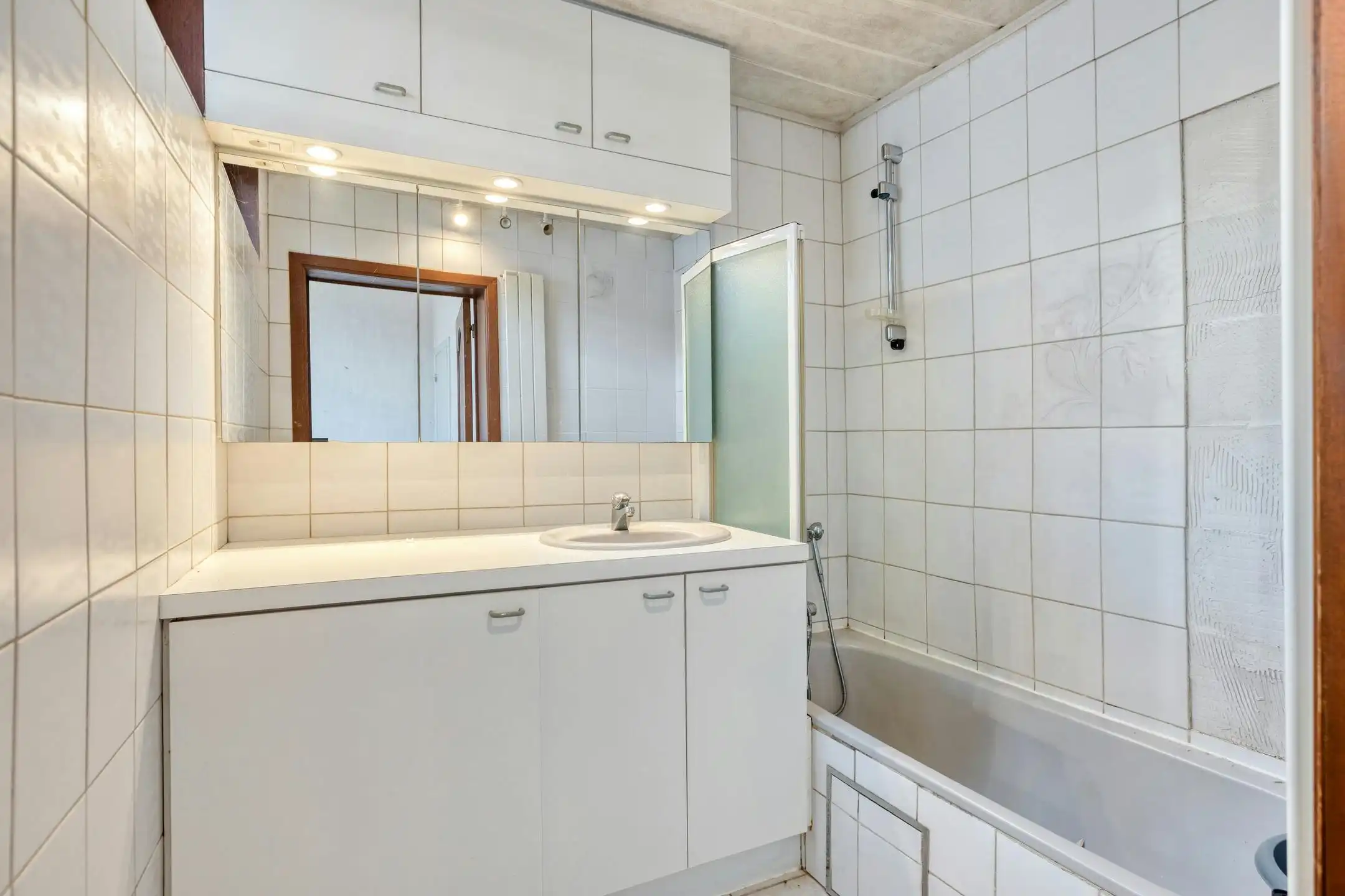 Volledig op te frissen huis in hartje Poperinge foto 16