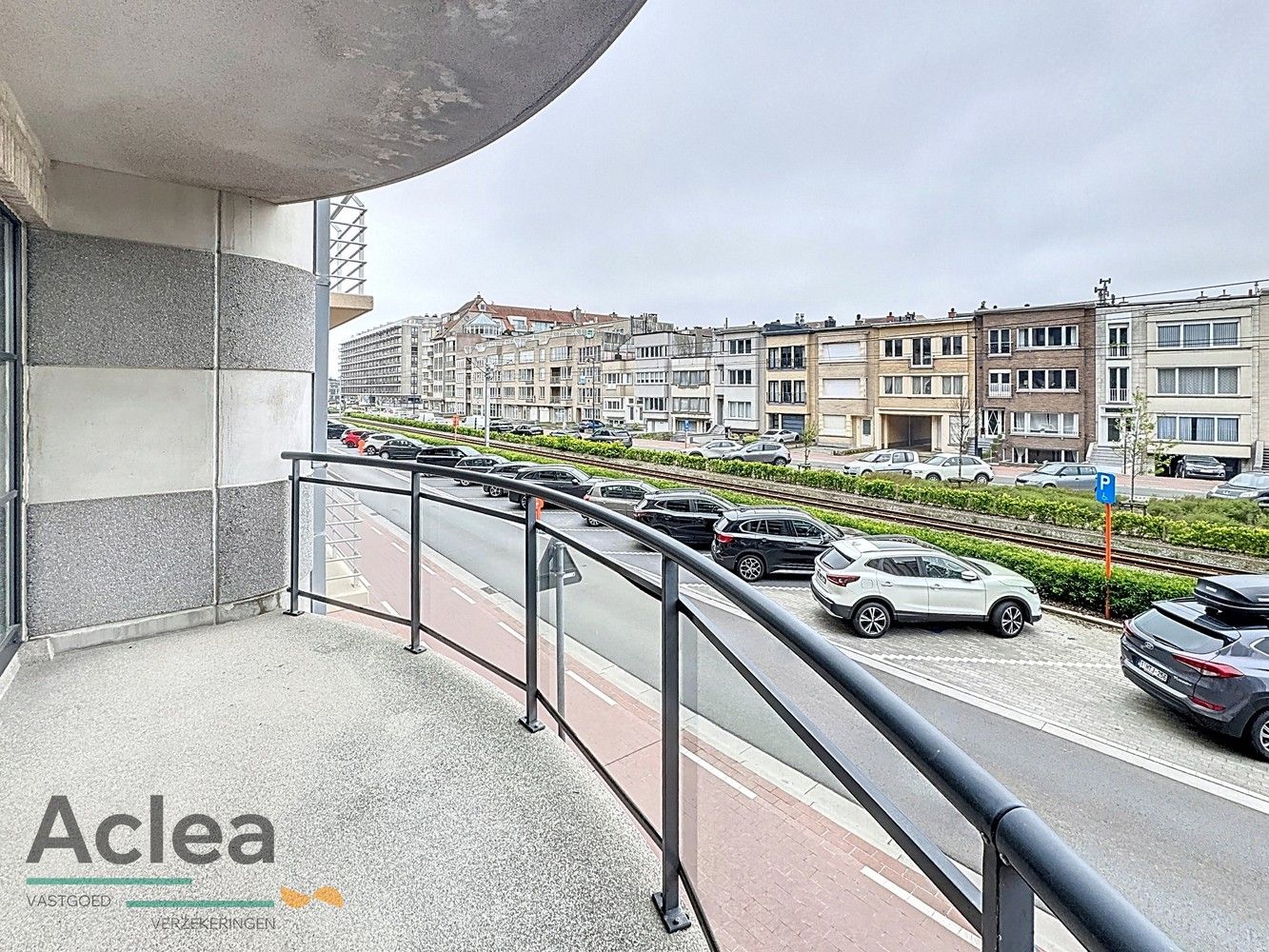 bijzonder ruim appartement met terras foto 9