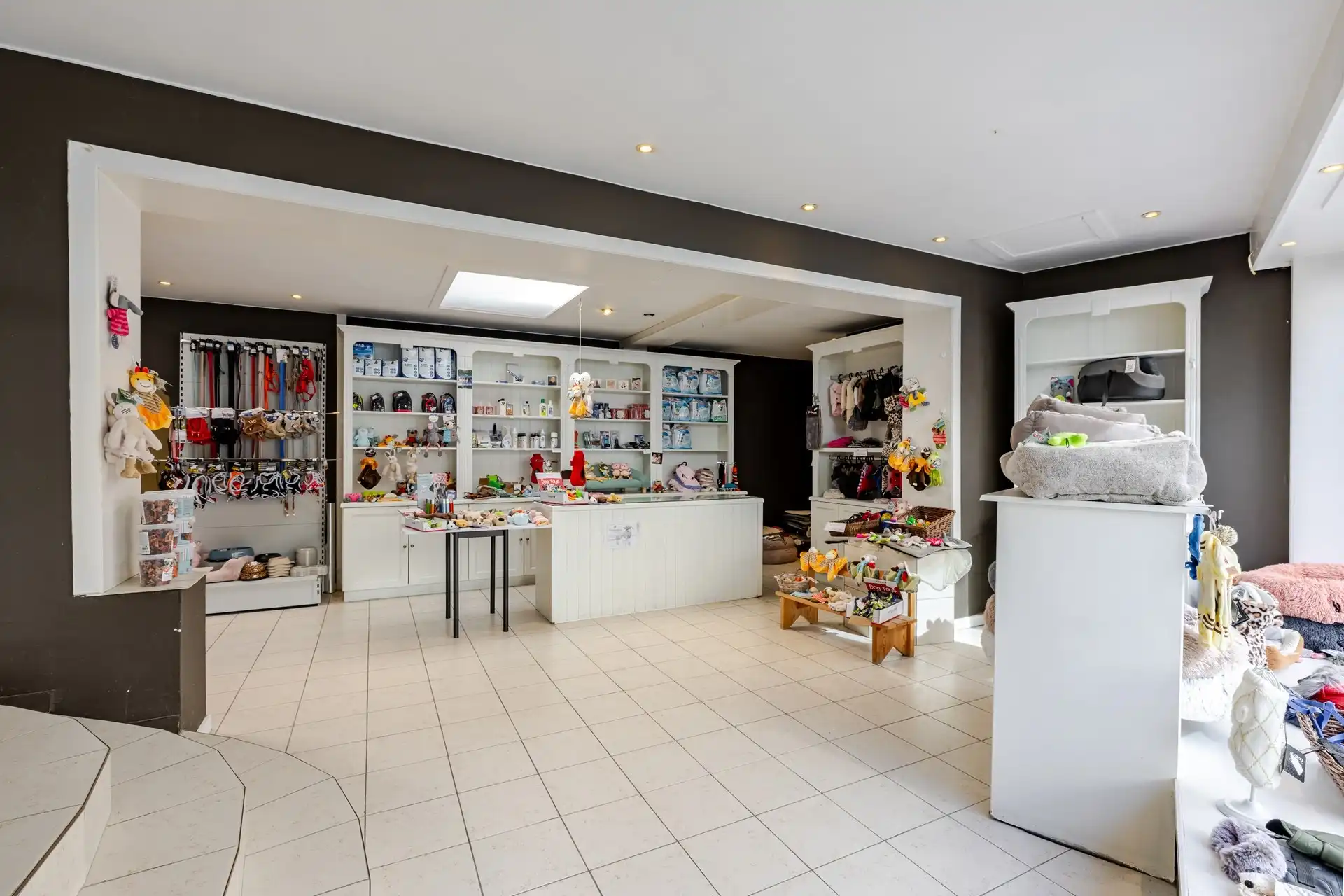 Handelspand met uitstekende visibiliteit en tal van mogelijkheden nabij het centrum van Aalst foto 6