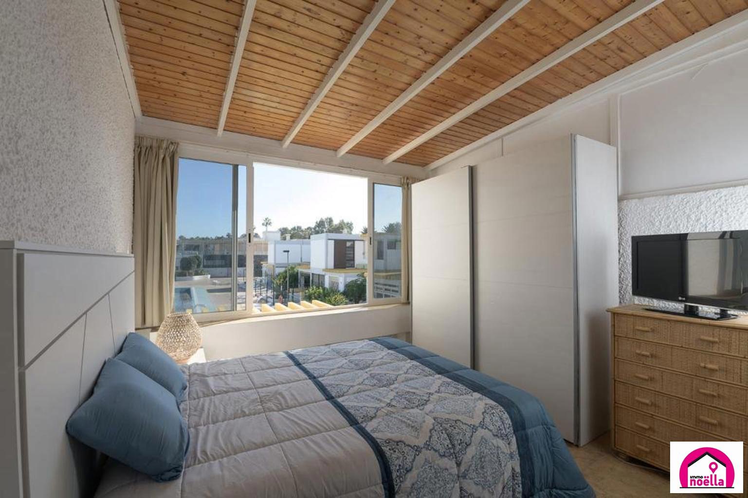 Gerenoveerd appartement met zicht op zwembad foto 3