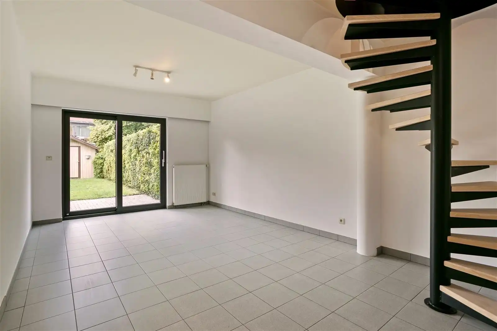 Gunstig gelegen duplex-appartement met inpandige garage en tuin foto 4