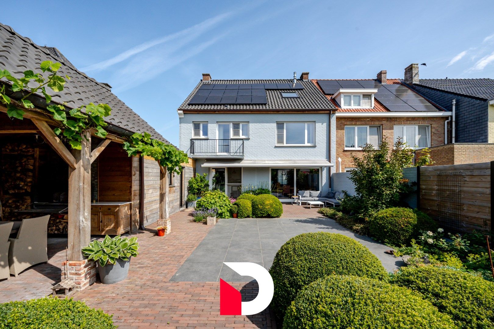 Stijlvol gerenoveerde woning met 5 slaapkamers en zwemvijver op topligging in Brugge foto 2
