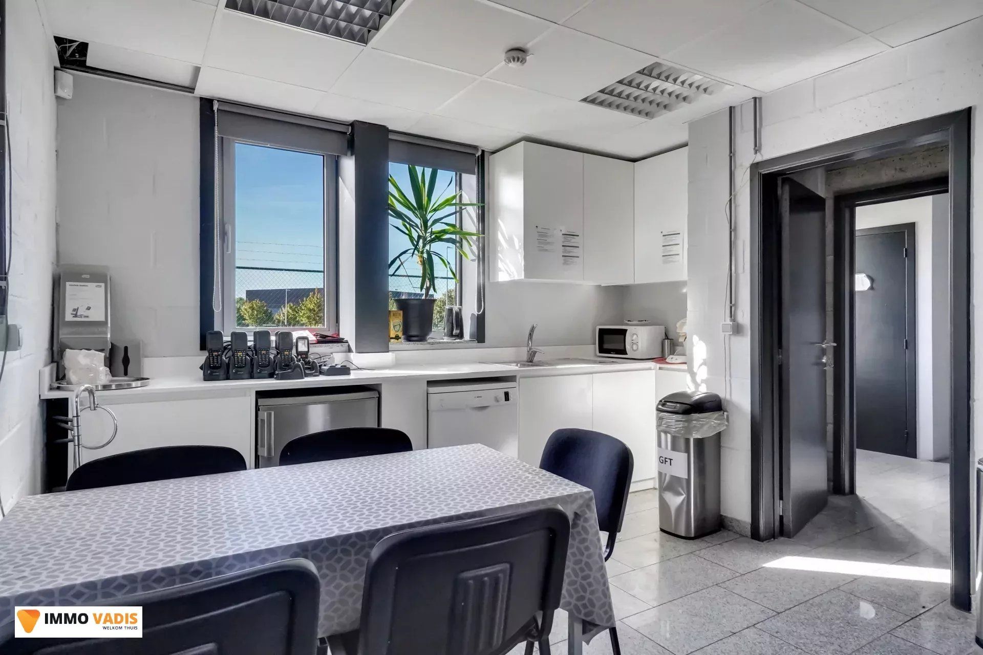 Industrieel gebouw 1500 m² op strategische locatie foto 13