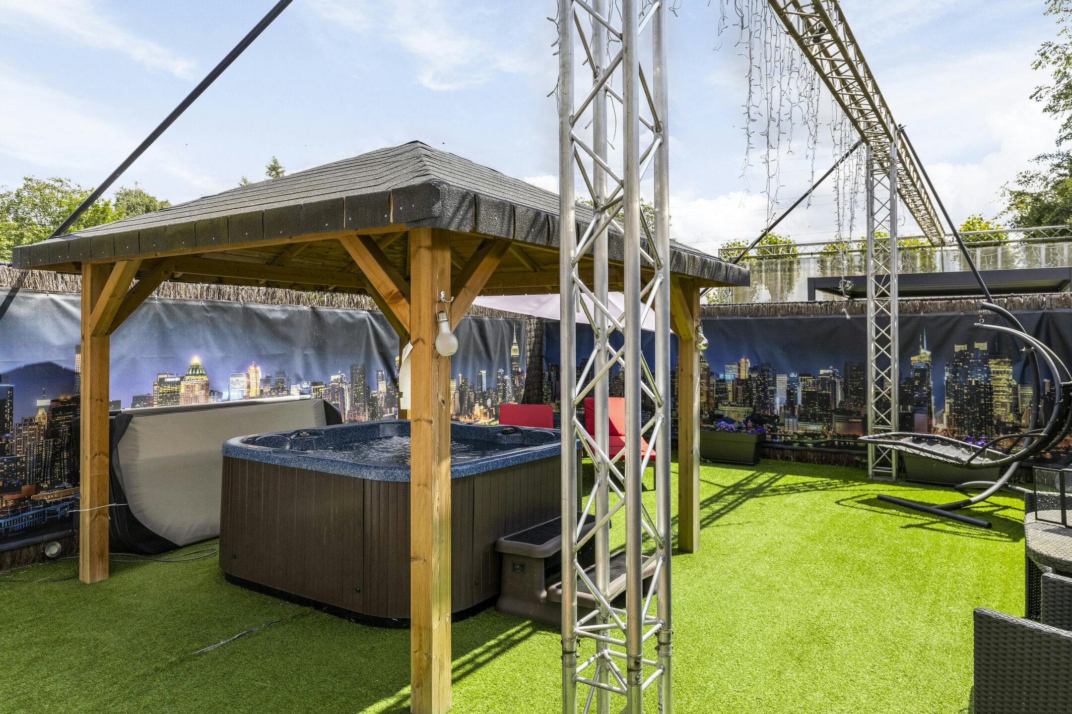 Over te nemen wellnesscentrum met 3 slaapkamer appartement foto 10
