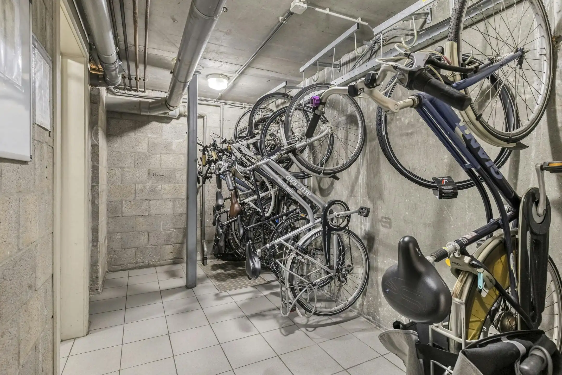 Appartement met 2 terrassen en garage te koop in Wilrijk foto 18