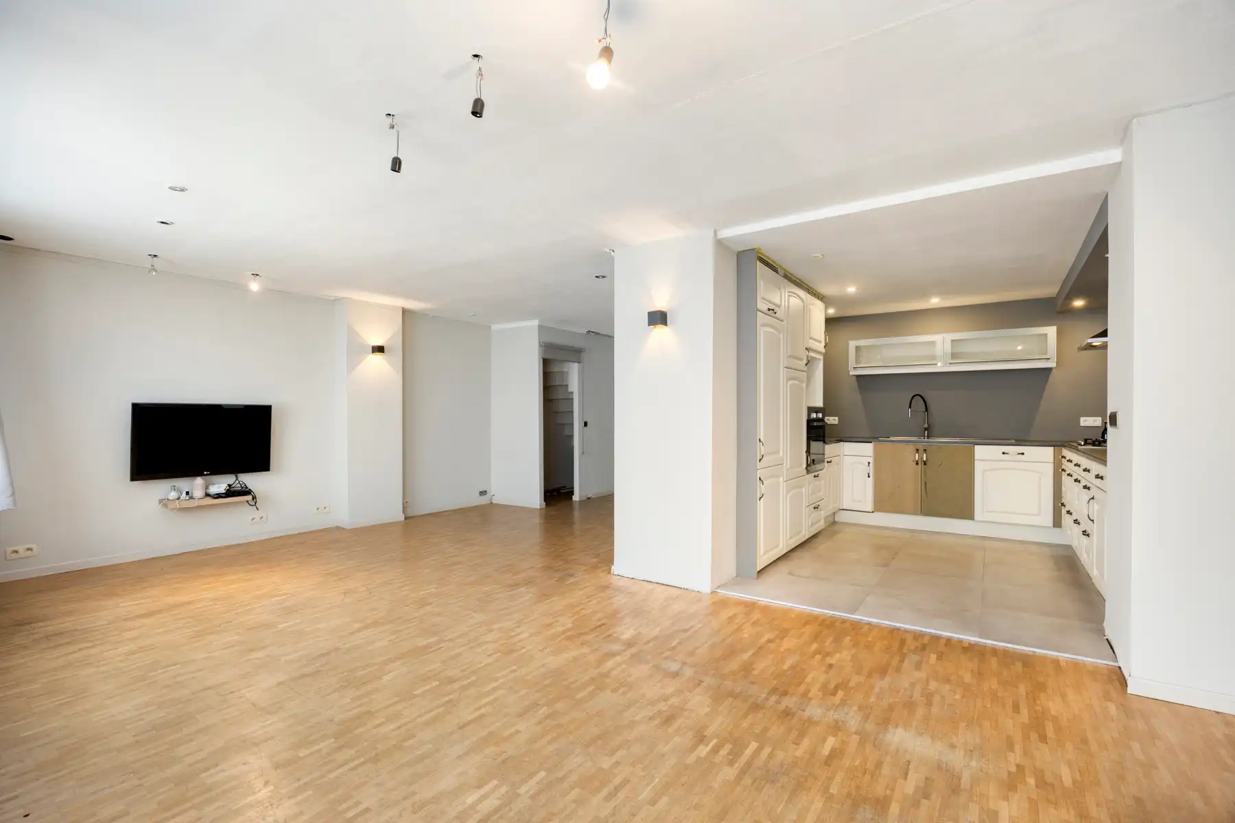 Commercieel gelijkvloers met woonst foto 12